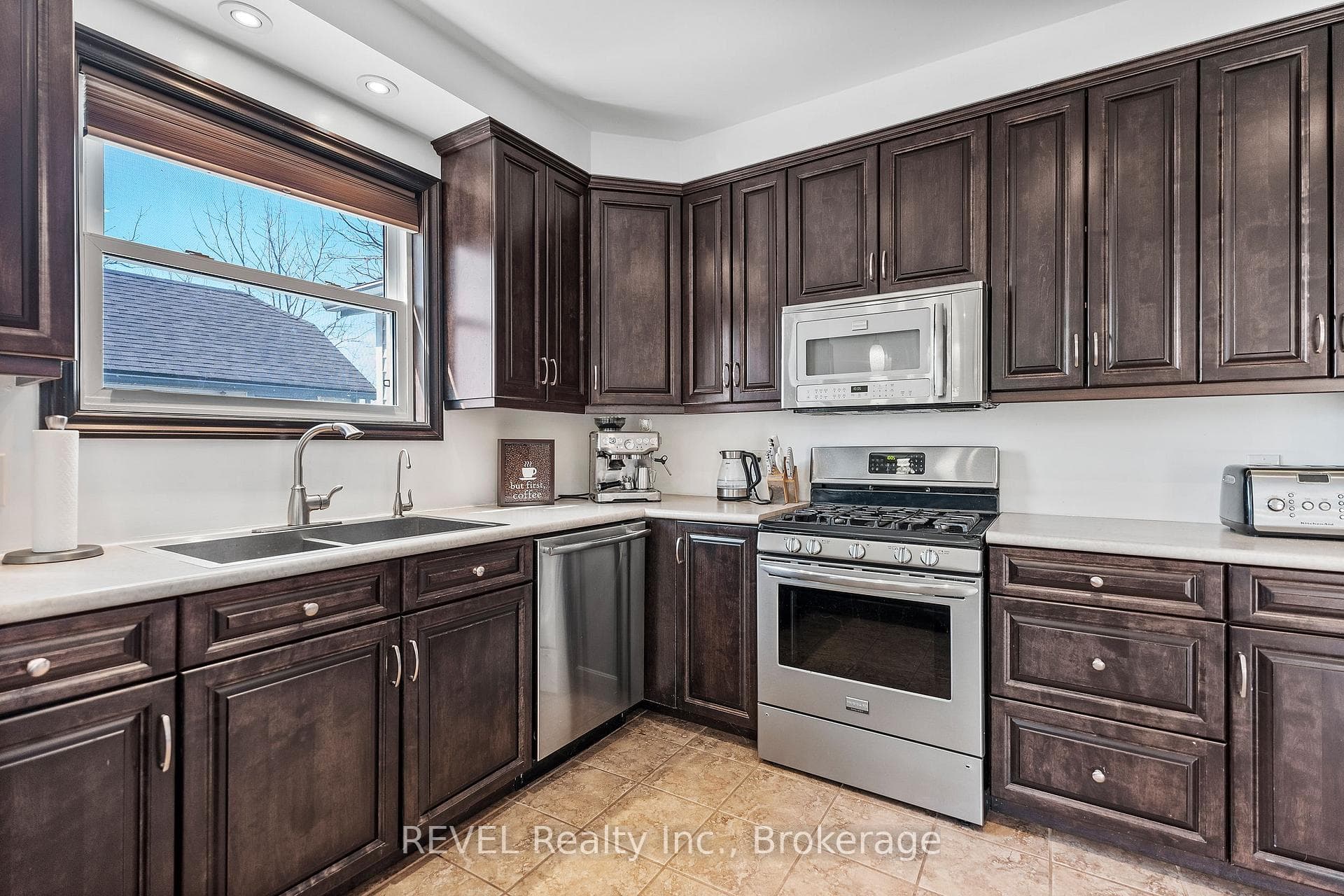 11618 Burnaby Road photo 8