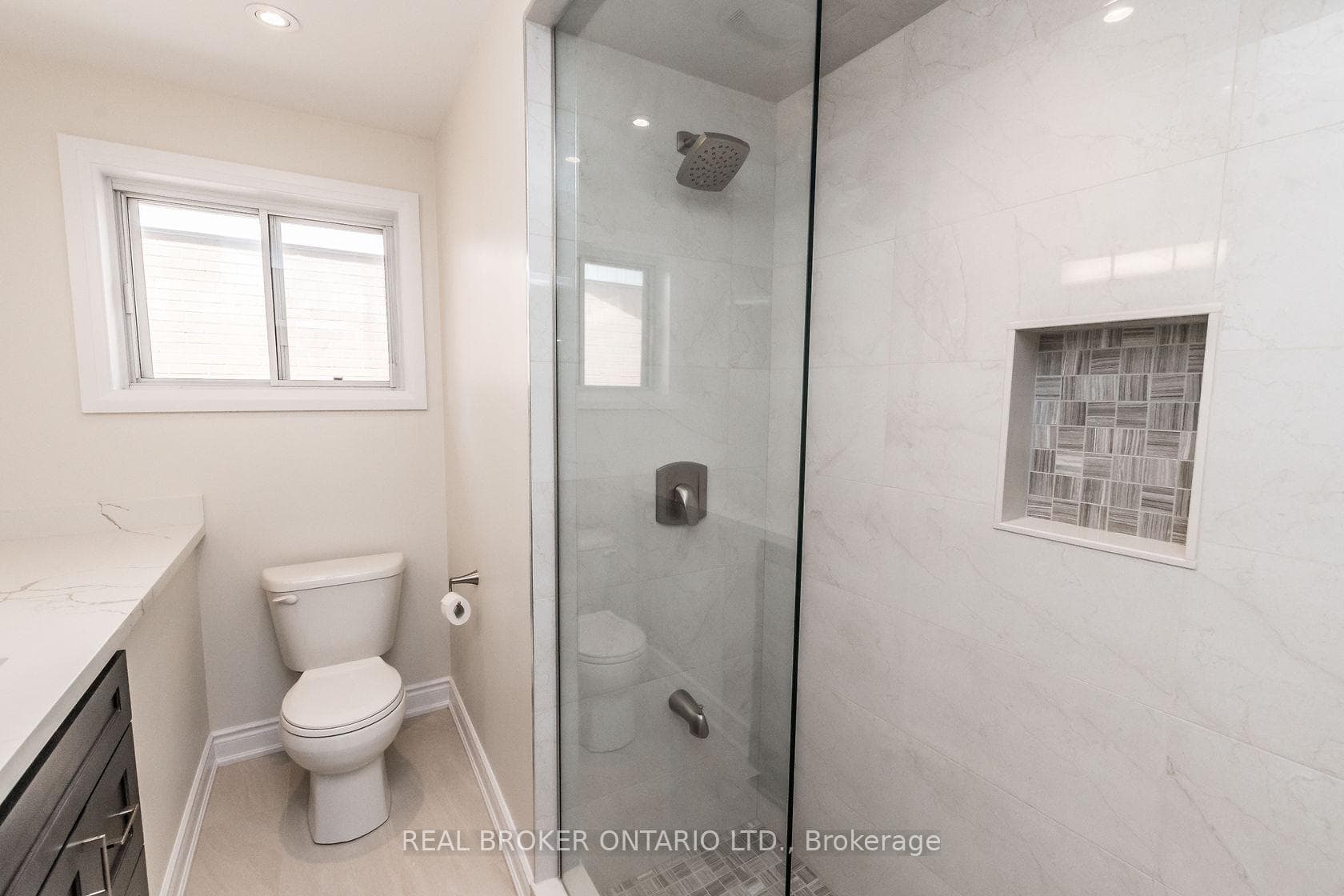 1821 Truscott Drive Unit UPPER photo 27