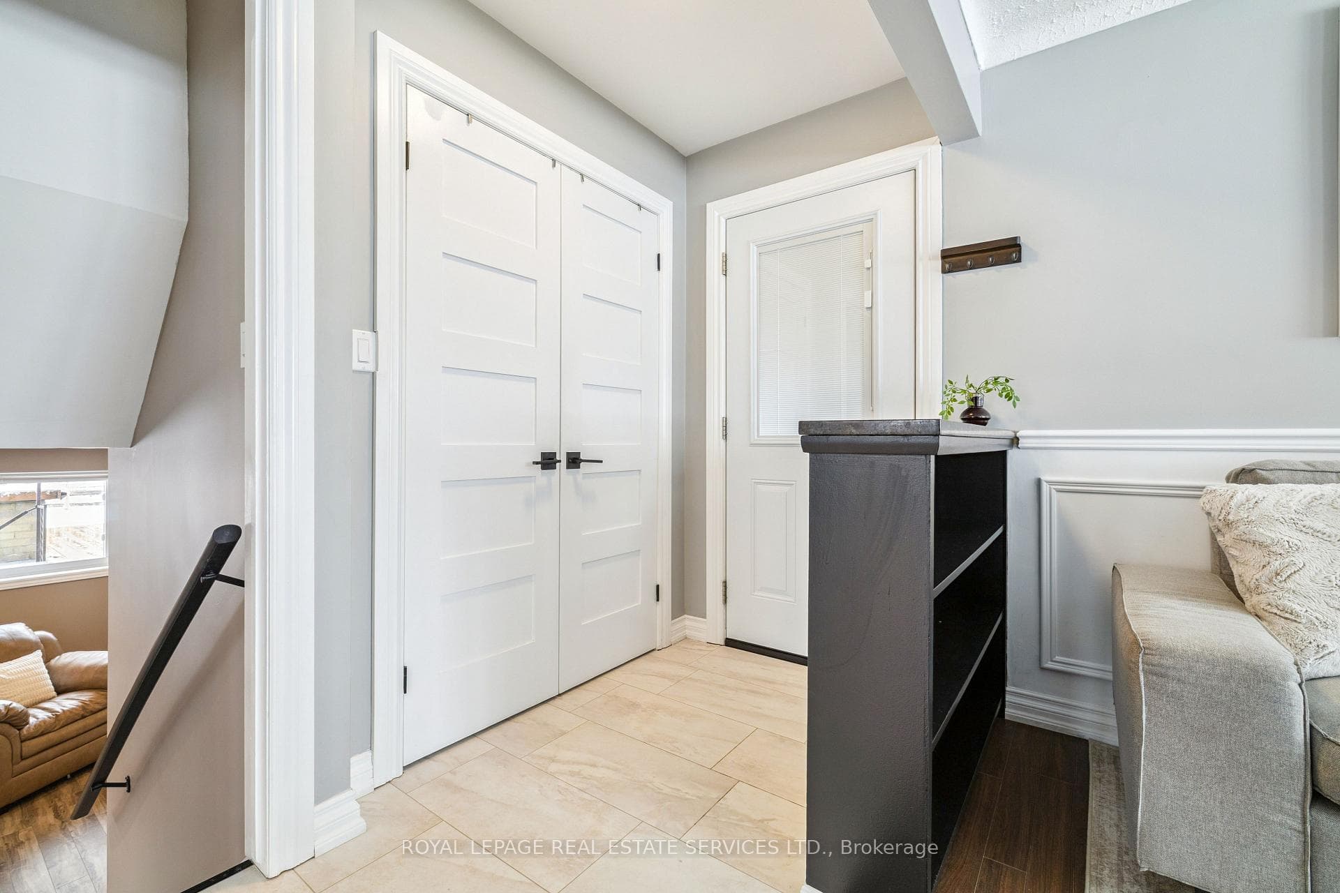 76 Endicott Terrace photo 4