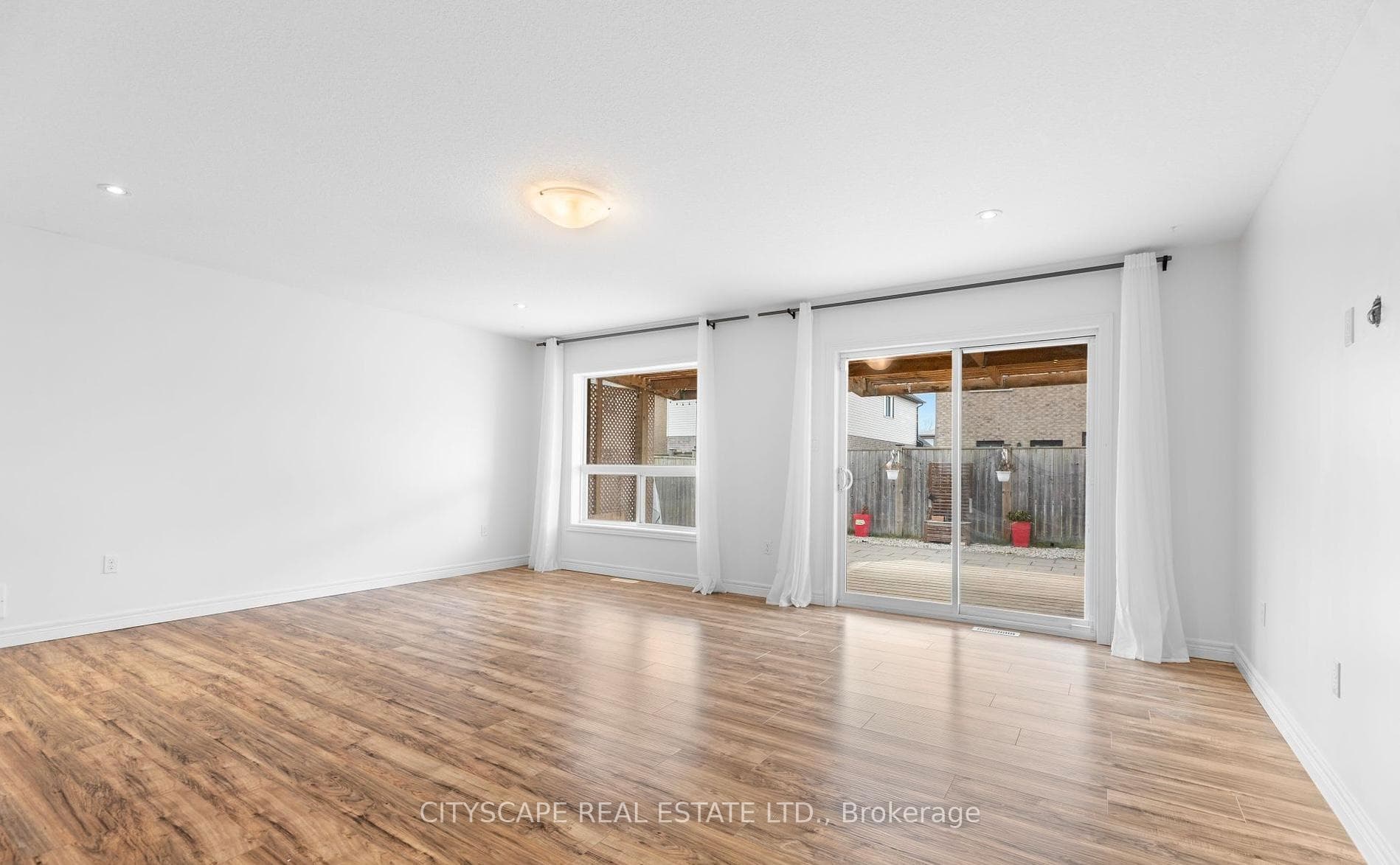 1831 Reilly Walk photo 5