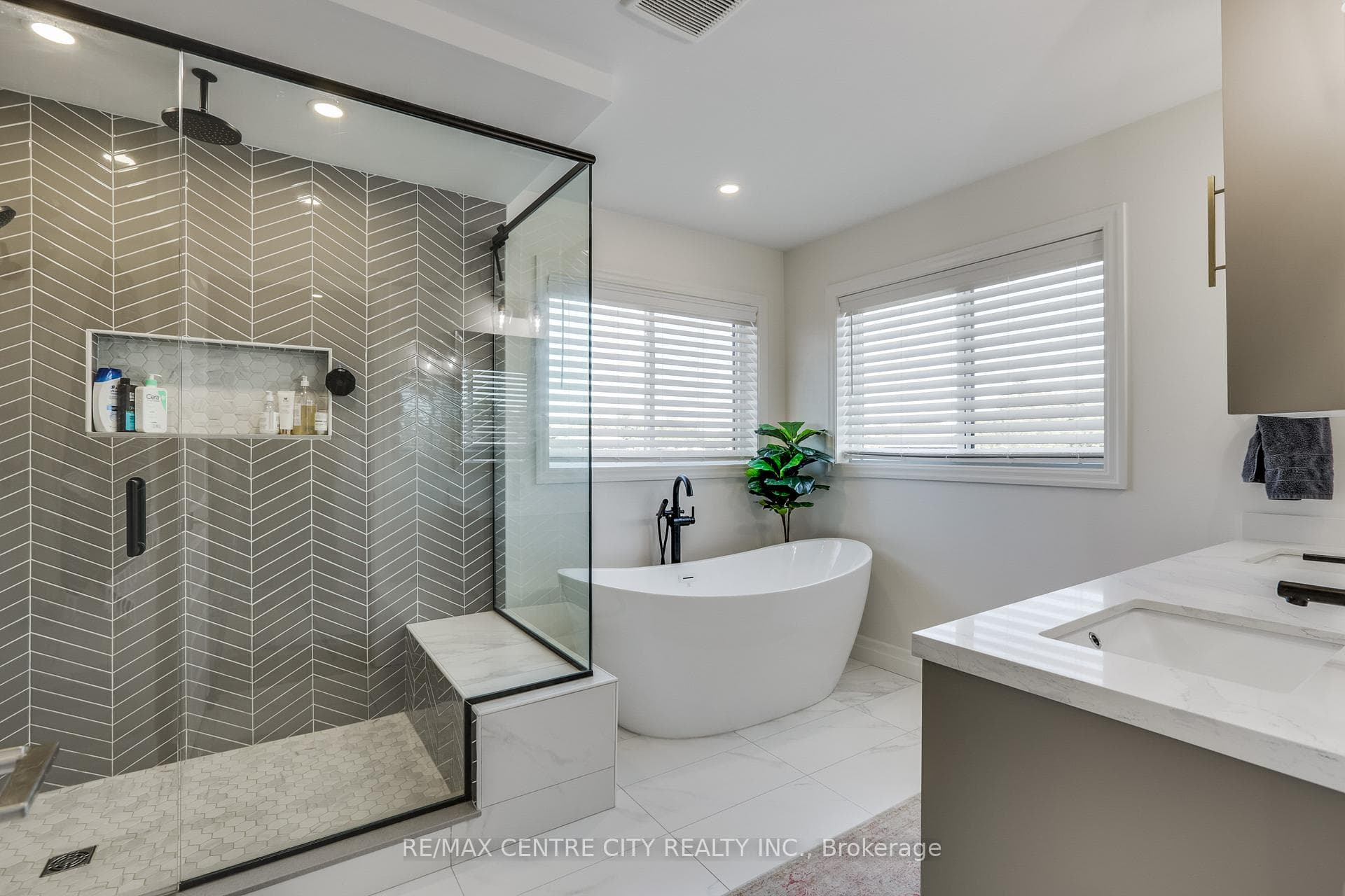 108 Stuart Avenue photo 20