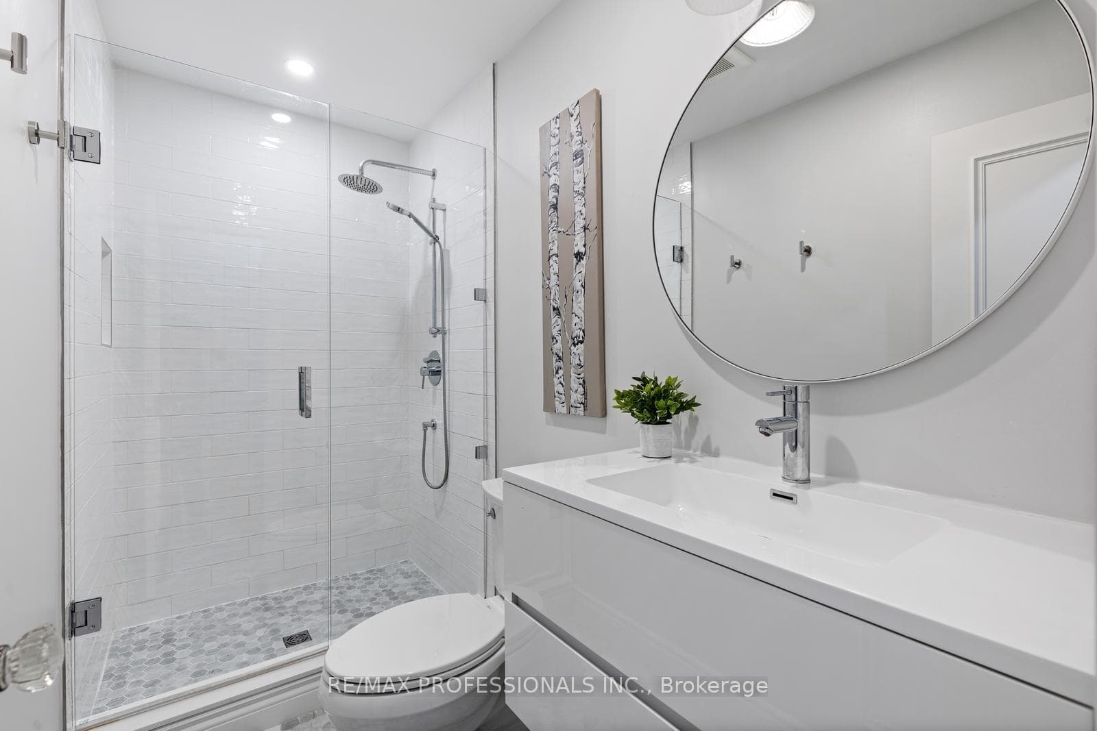 245 Yonge Boulevard photo 21