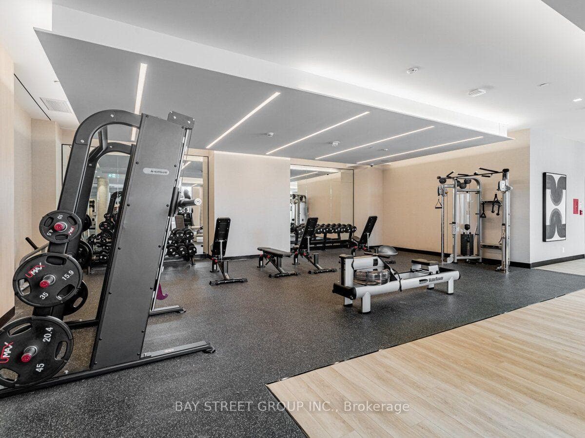 2020 Bathurst Street Unit 1812 photo 17