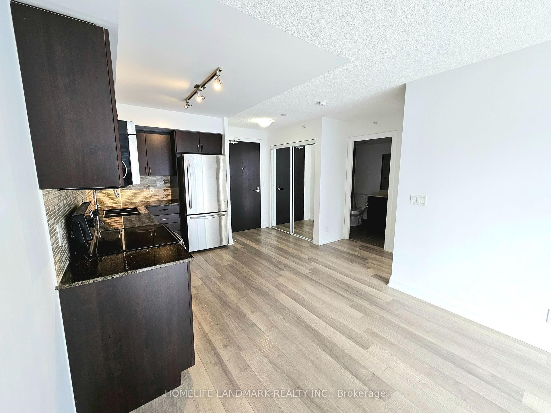 372 Highway 7 East Road Unit 611 photo 8