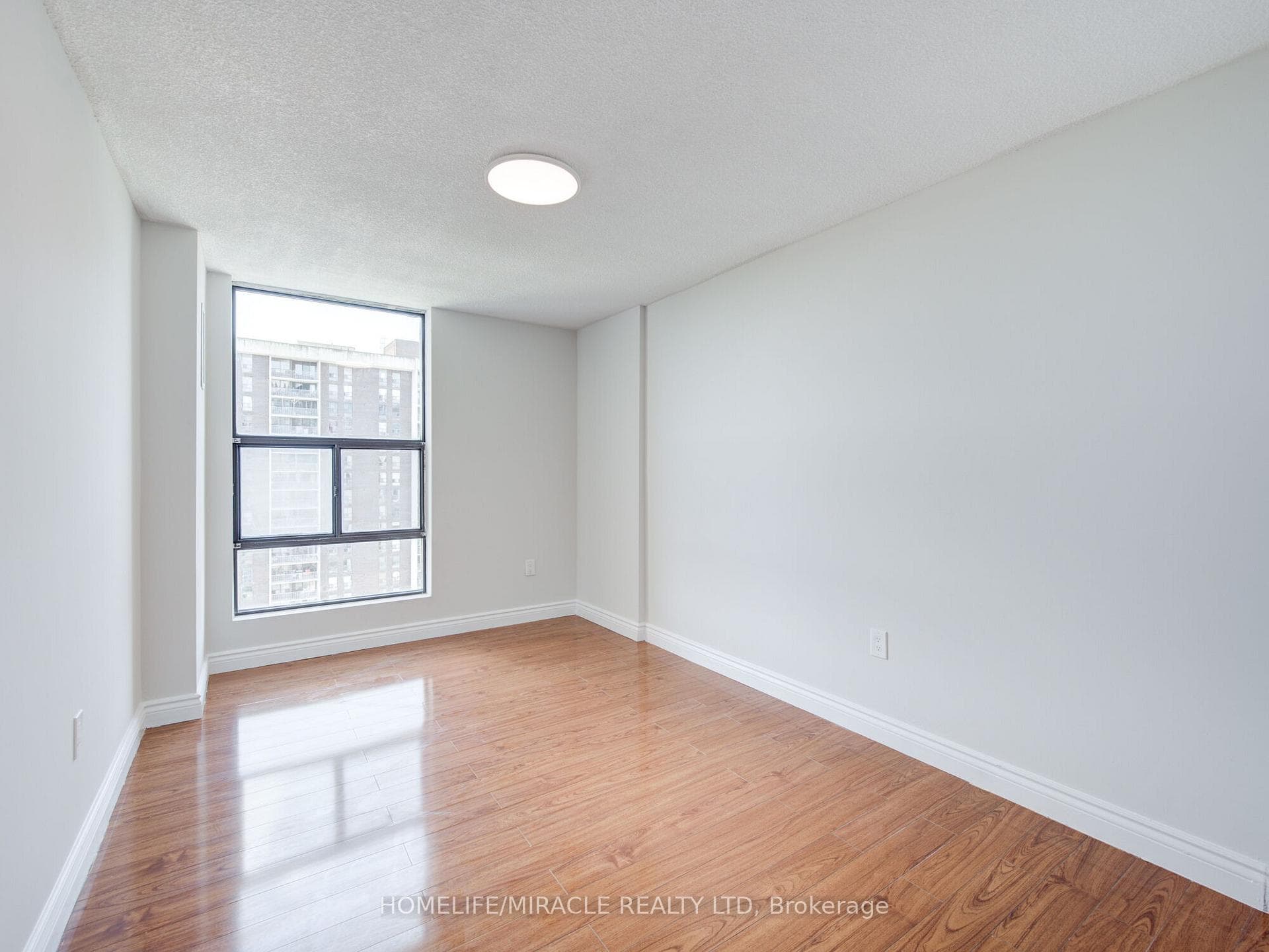 4 Kings Cross Road Unit 1404 photo 22