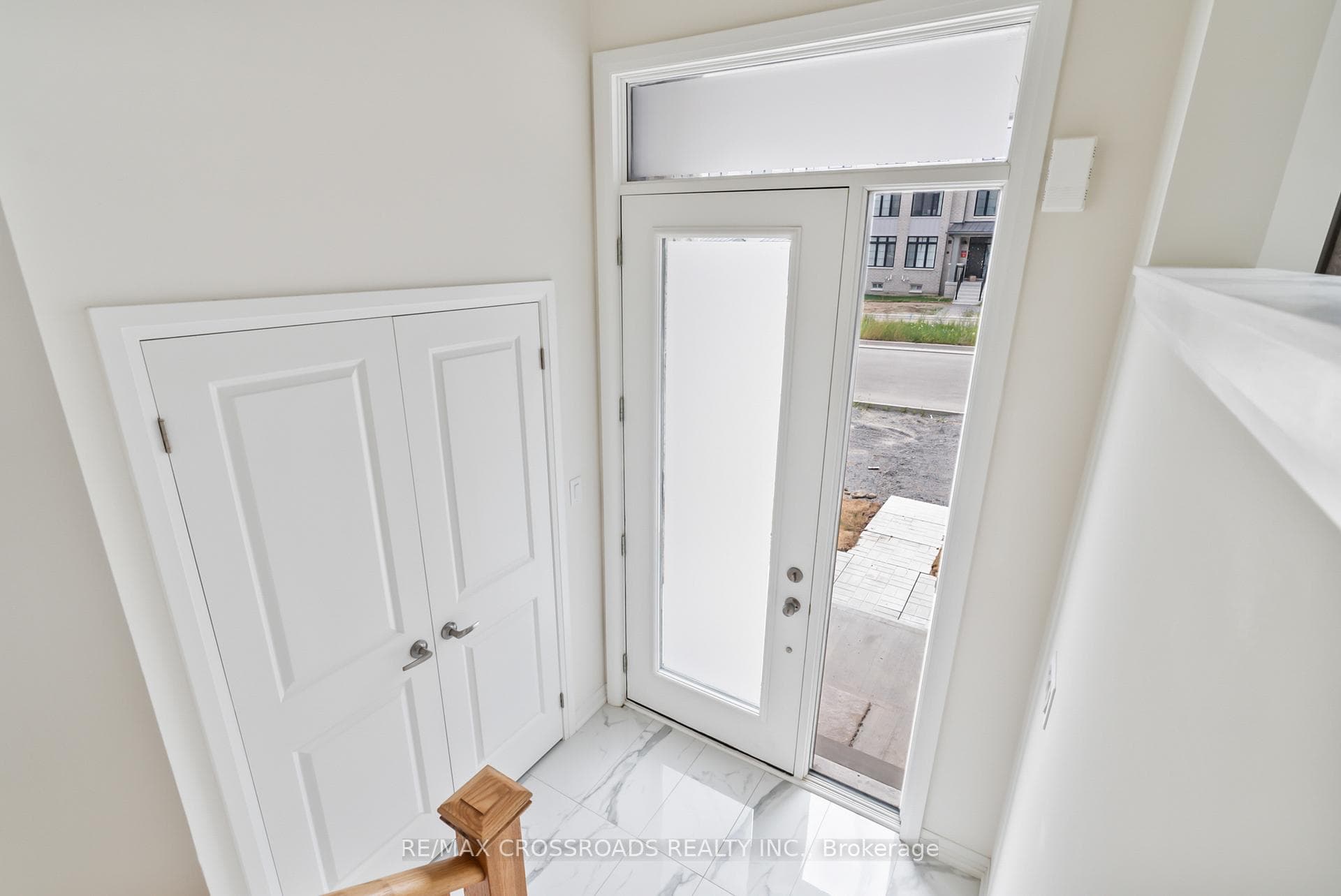 2731 Peter Matthews Drive photo 2