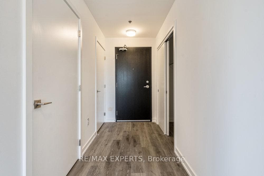 430 Essa Road Unit 315 photo 6