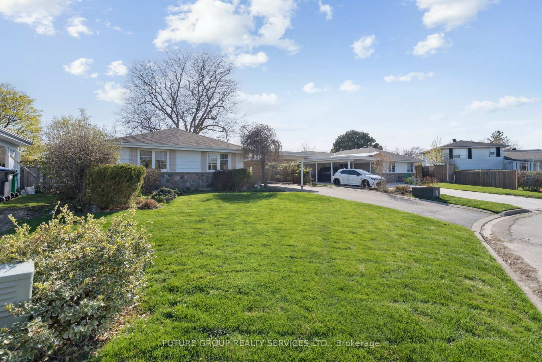 36 Staveley Crescent photo 3