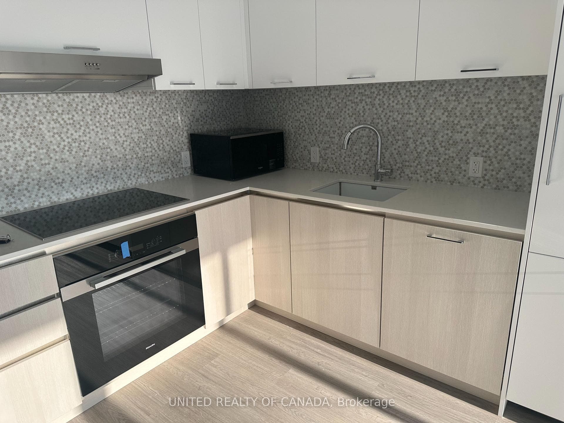 8188 Yonge Street Unit 827 photo 10