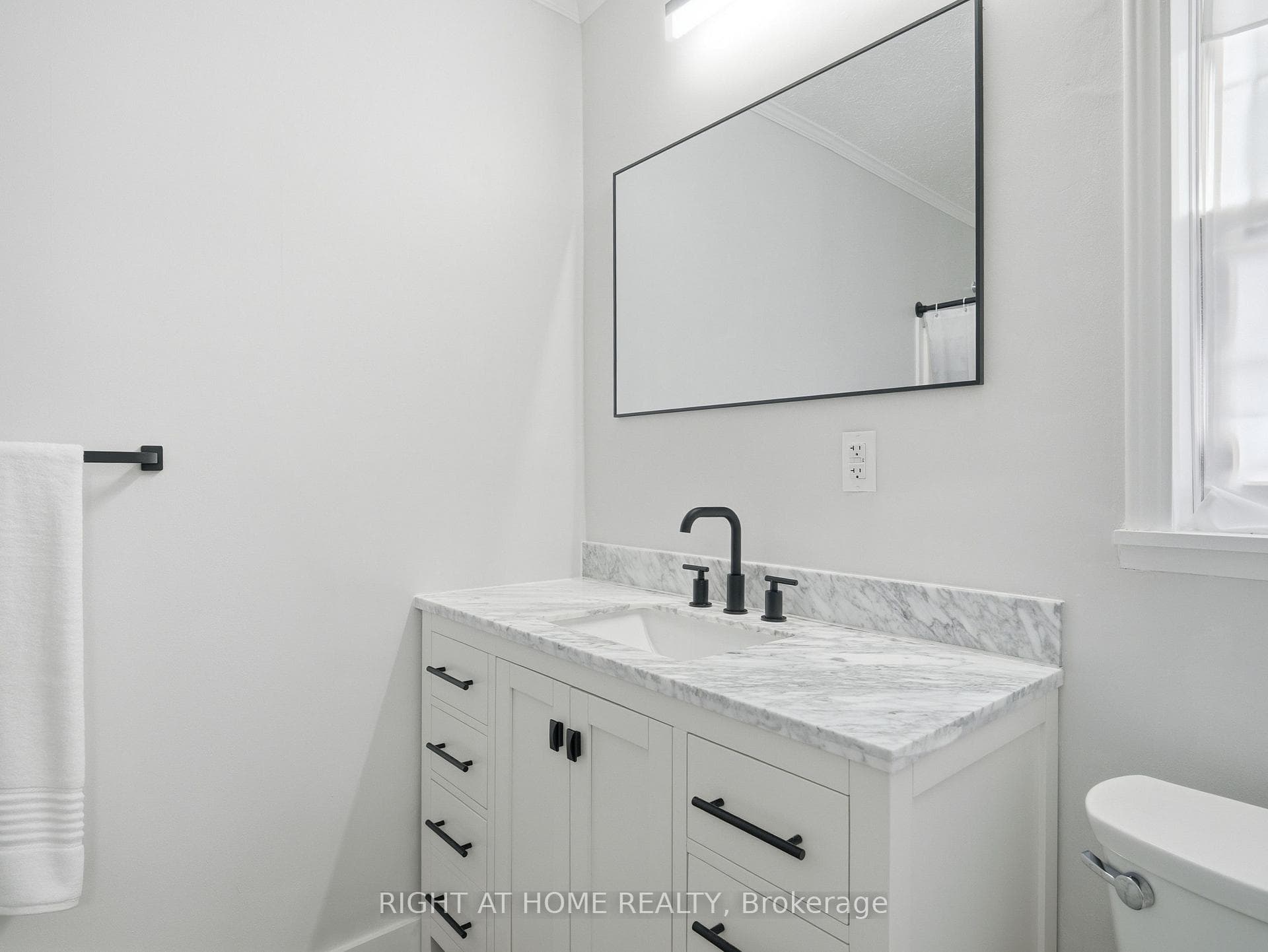 8168 Laidlaw Avenue photo 23