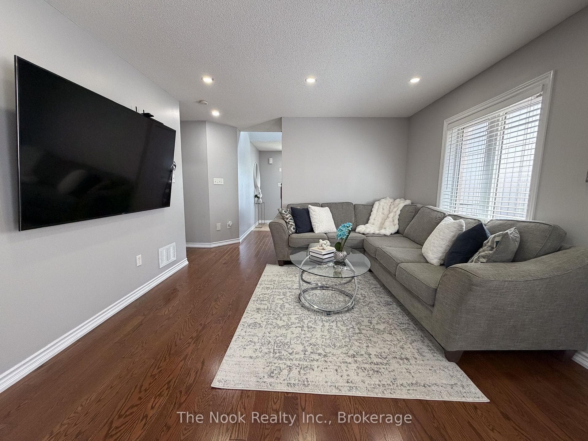 10 Broome Avenue photo 9