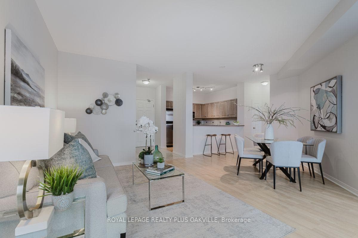 2511 Lakeshore Road Unit 501 photo 8