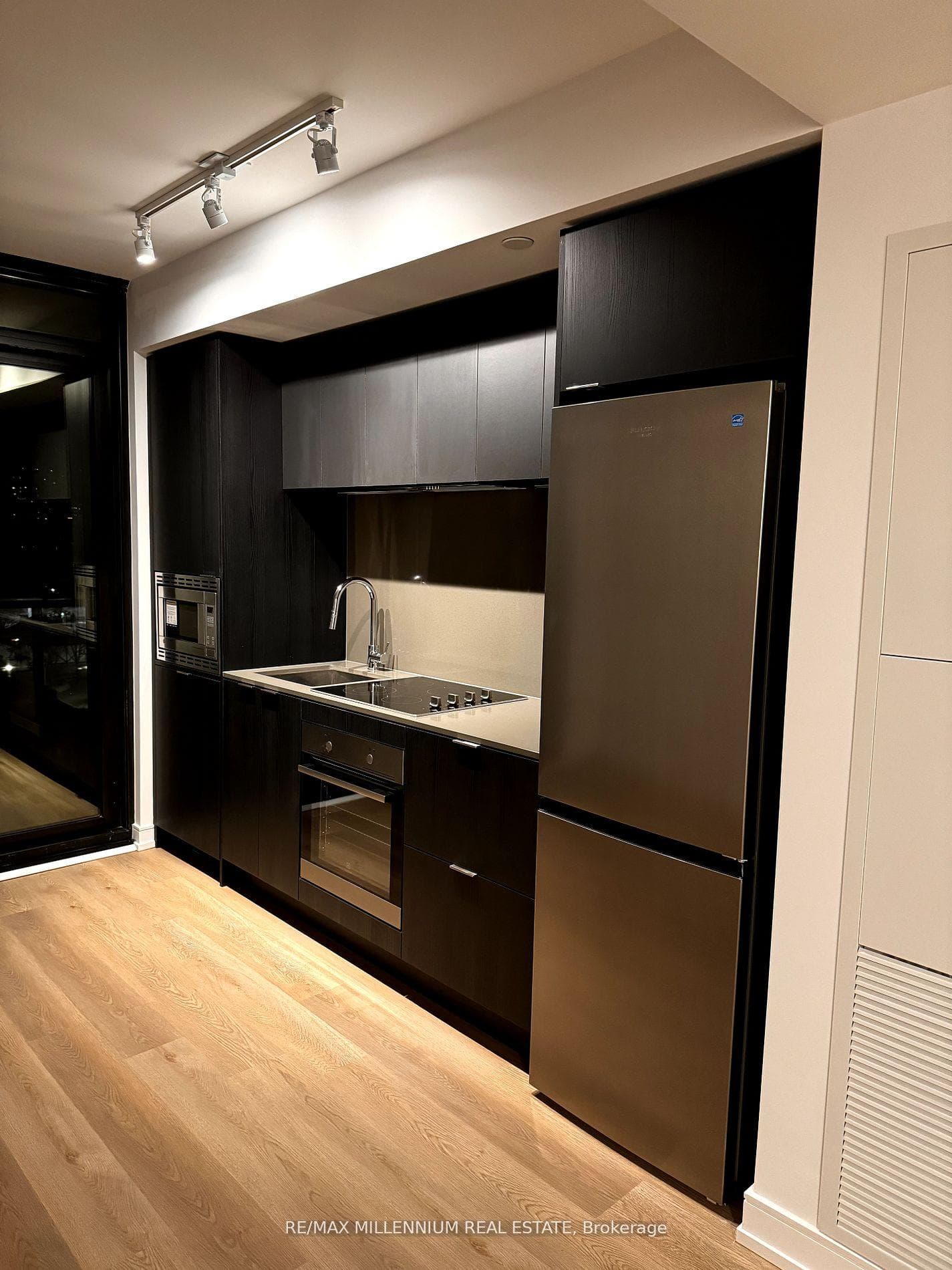 1 Jarvis Street Unit 809 photo 9