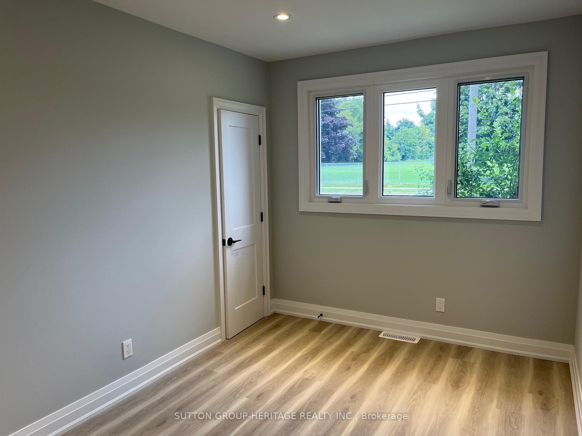 312 Cochrane Street photo 11