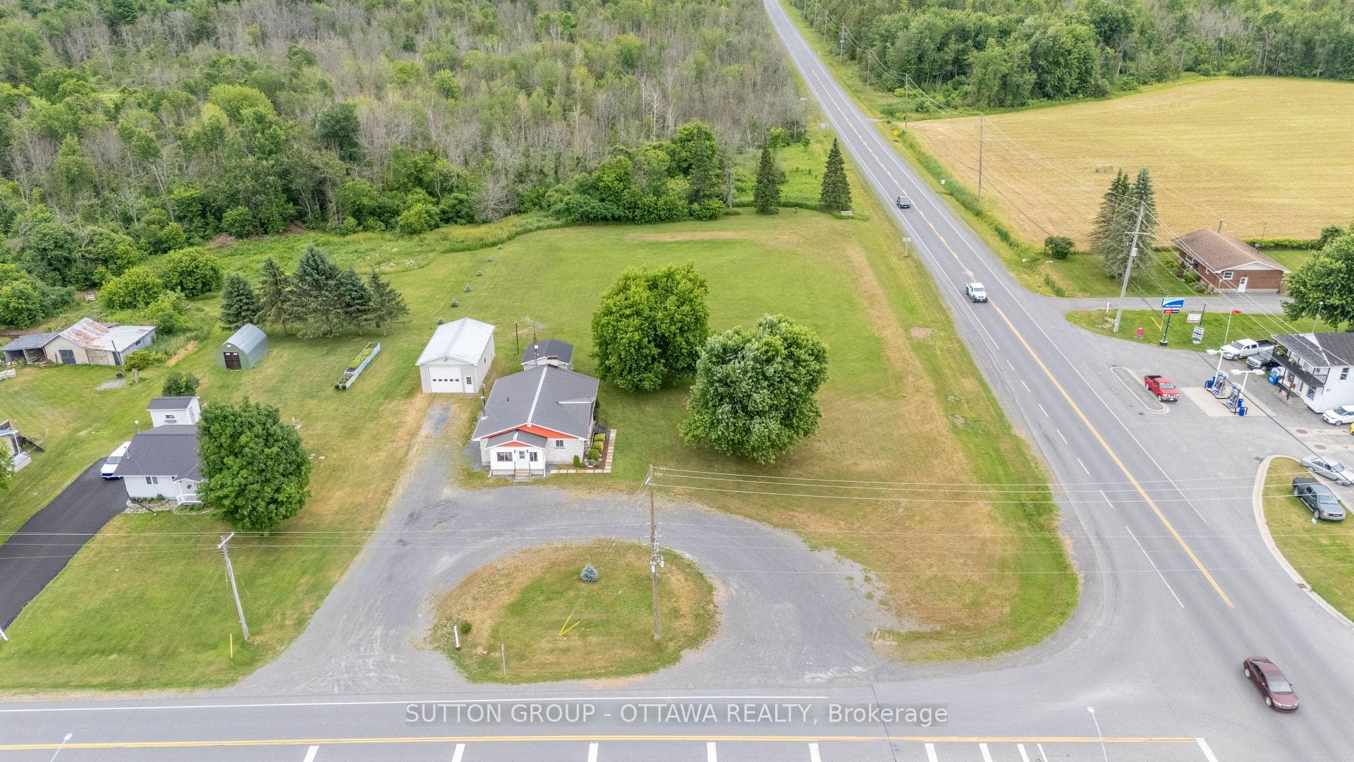 20330 Lochiel Road photo 40