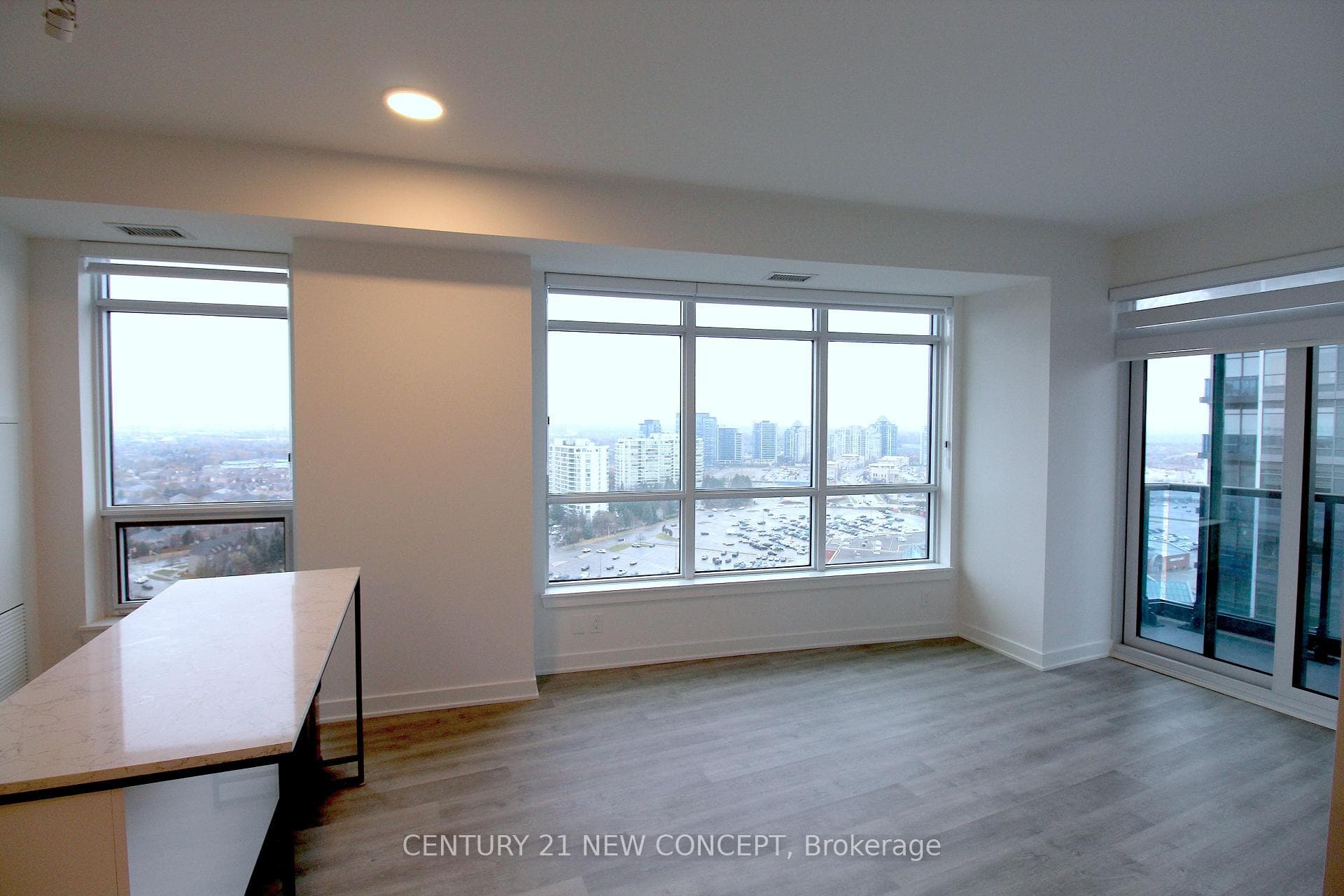30 Upper Mall Way Unit 1907 photo 2
