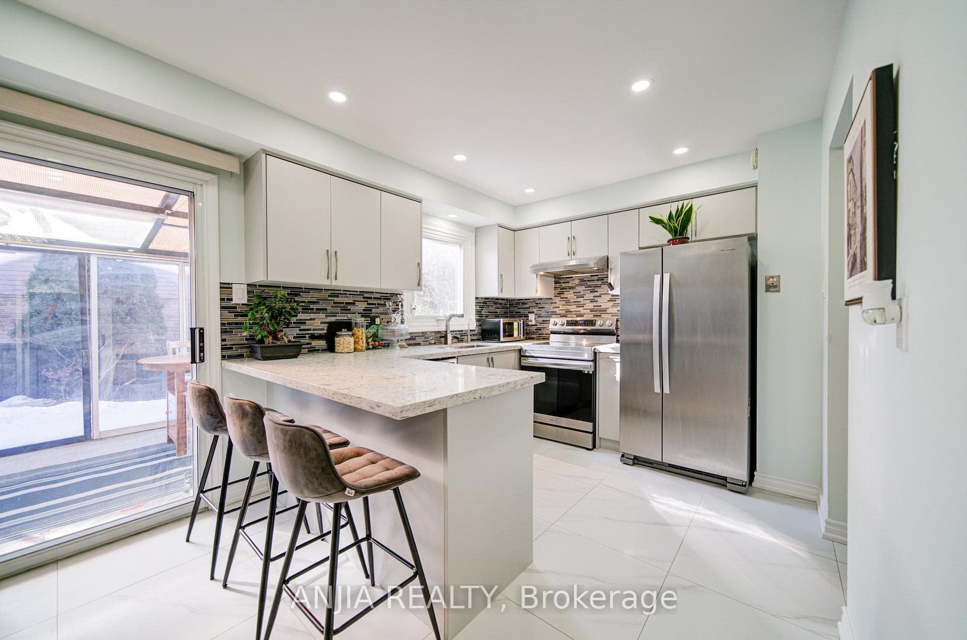 83 McClintock Crescent photo 14