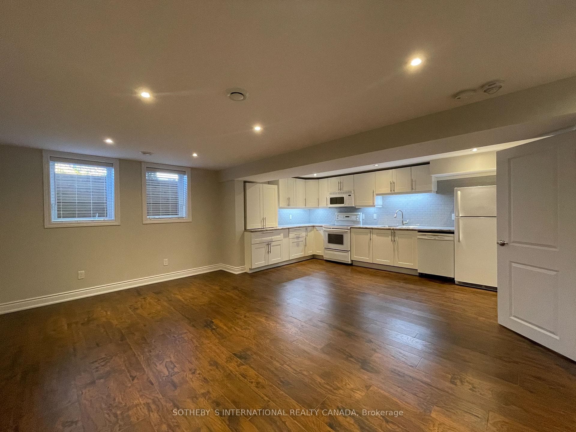 305 Waverly Street Unit Lower photo 10
