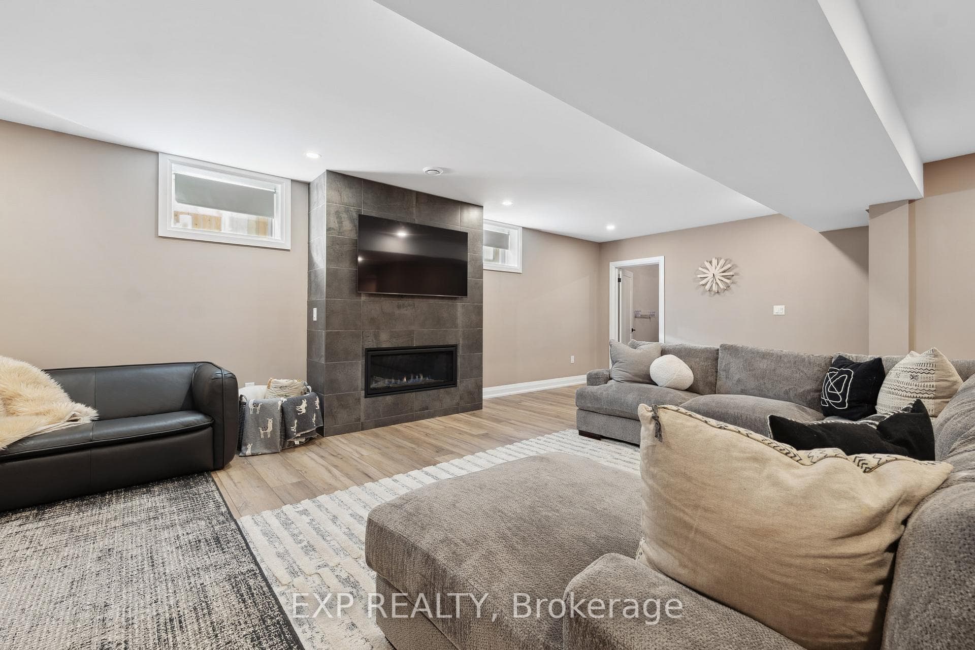 3598 Canfield Crescent photo 31