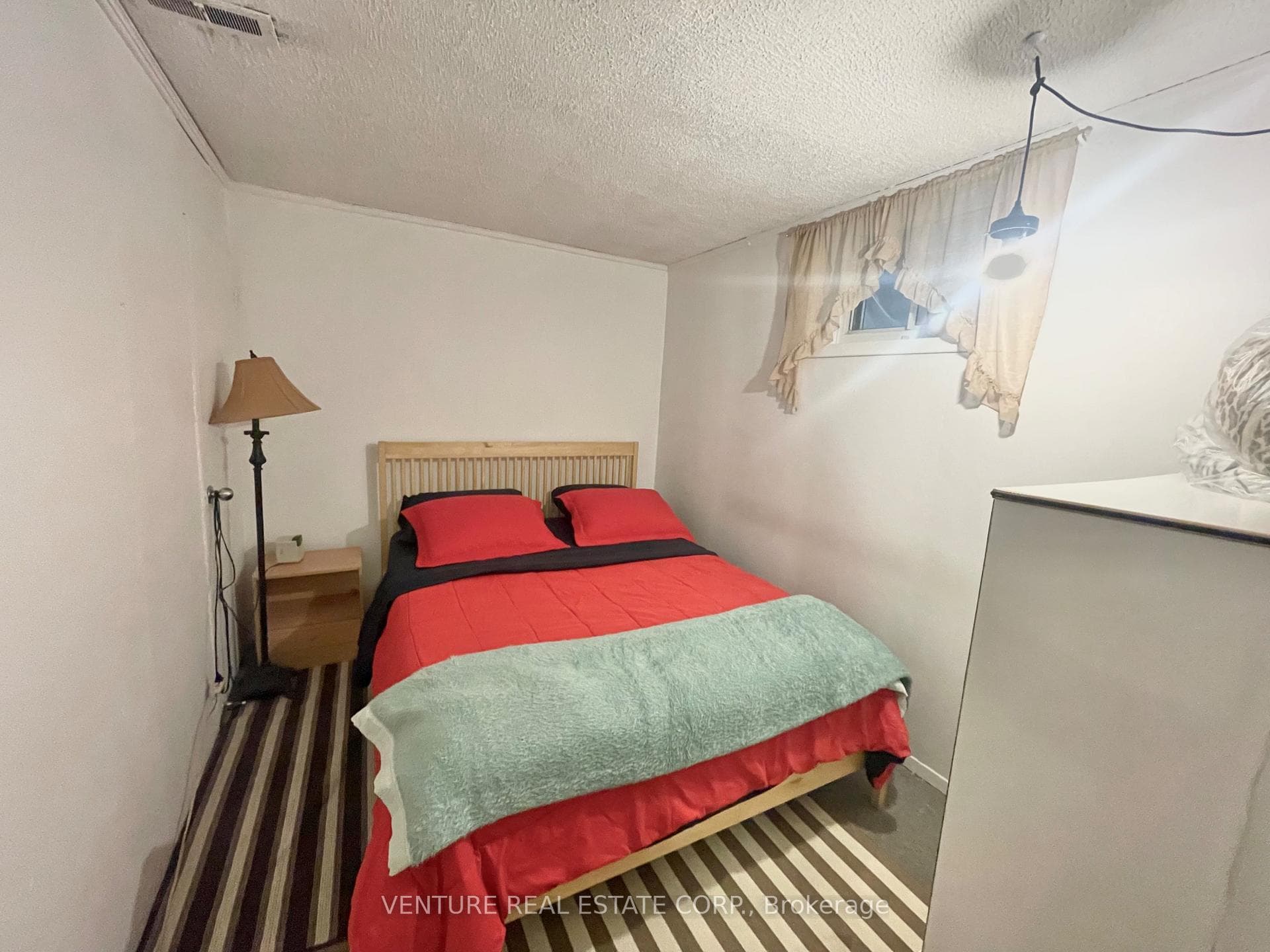 886 Danforth Road photo 7
