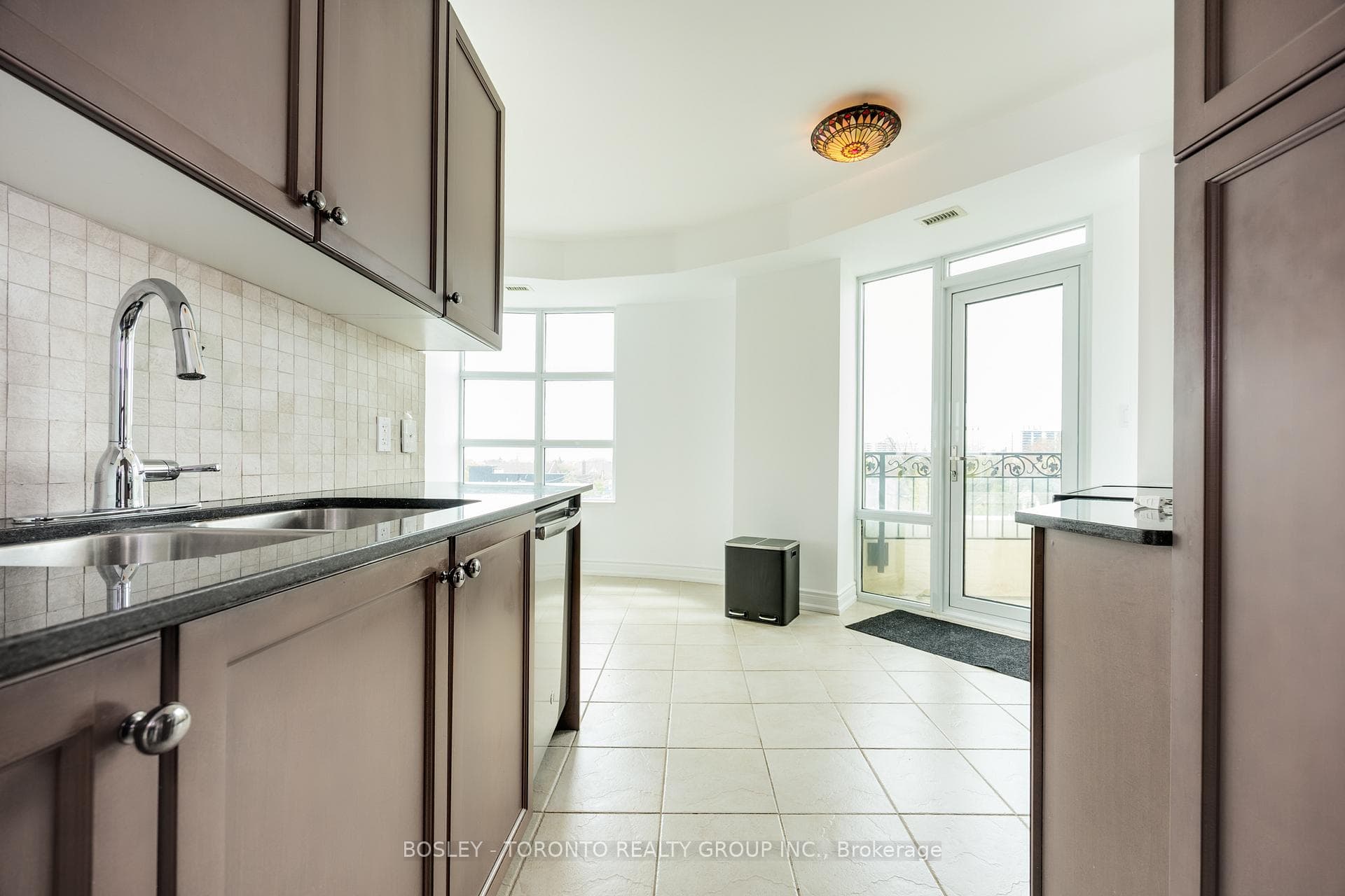 650 Mount Pleasant Road Unit 610 photo 17