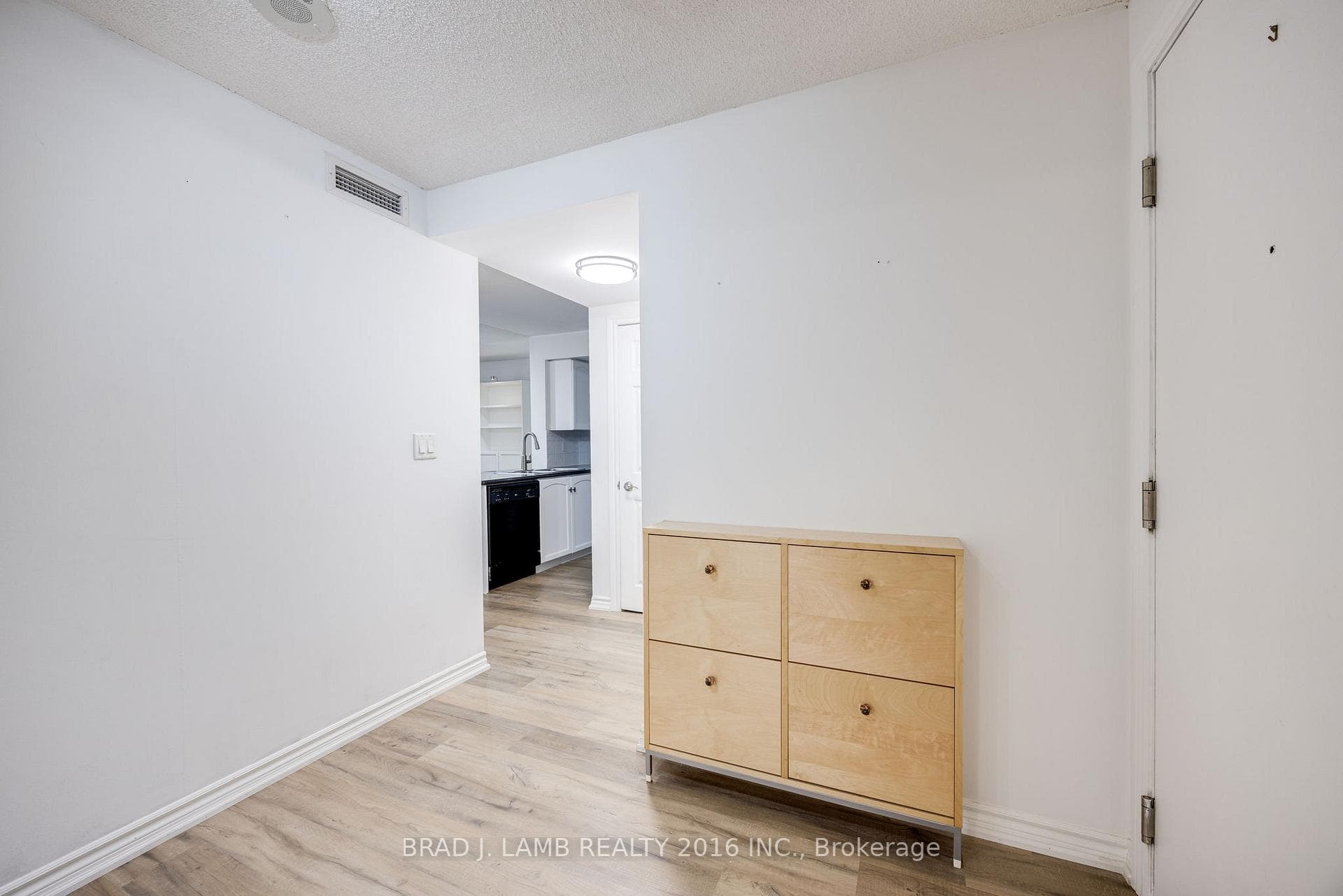 270 Wellington Street Unit 305 photo 6