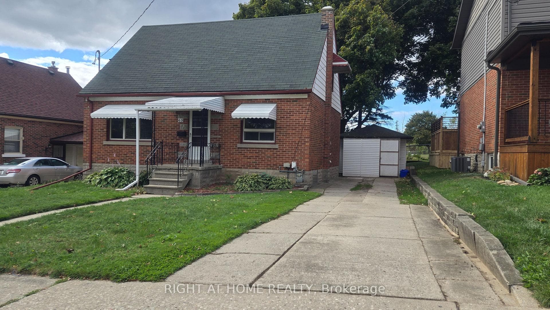 65 Ellis Crescent photo 1