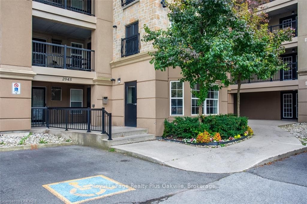 2045 APPLEBY Line Unit 212 photo 2