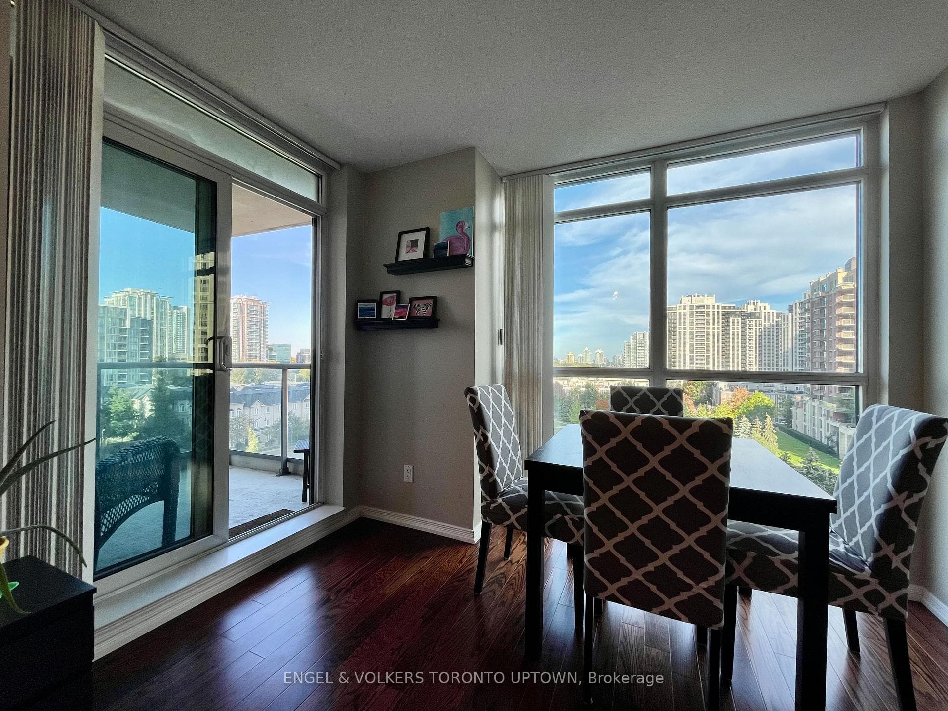 28 Harrison Garden Boulevard Unit 811 photo 11