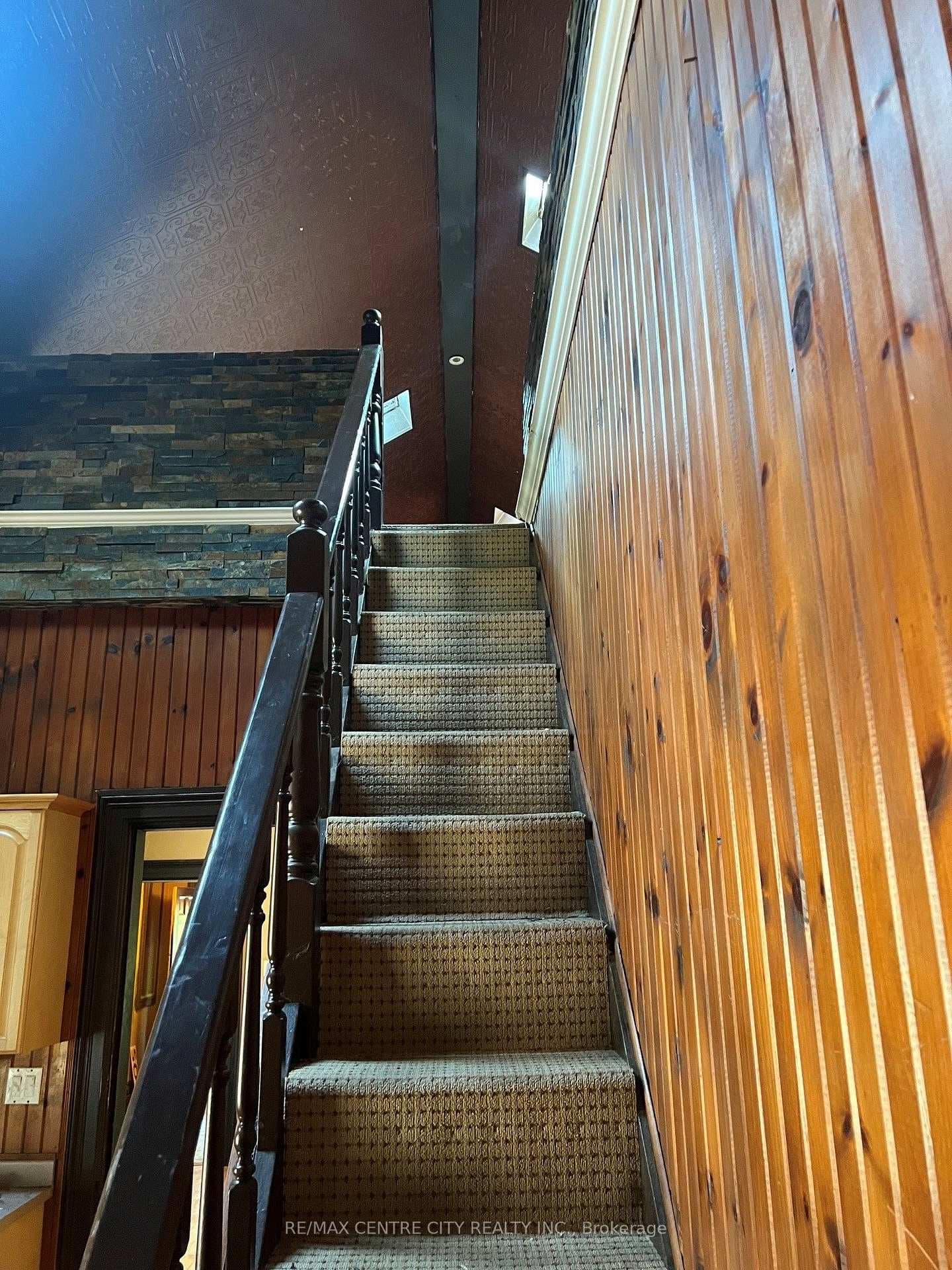 151 Clarence Street photo 14
