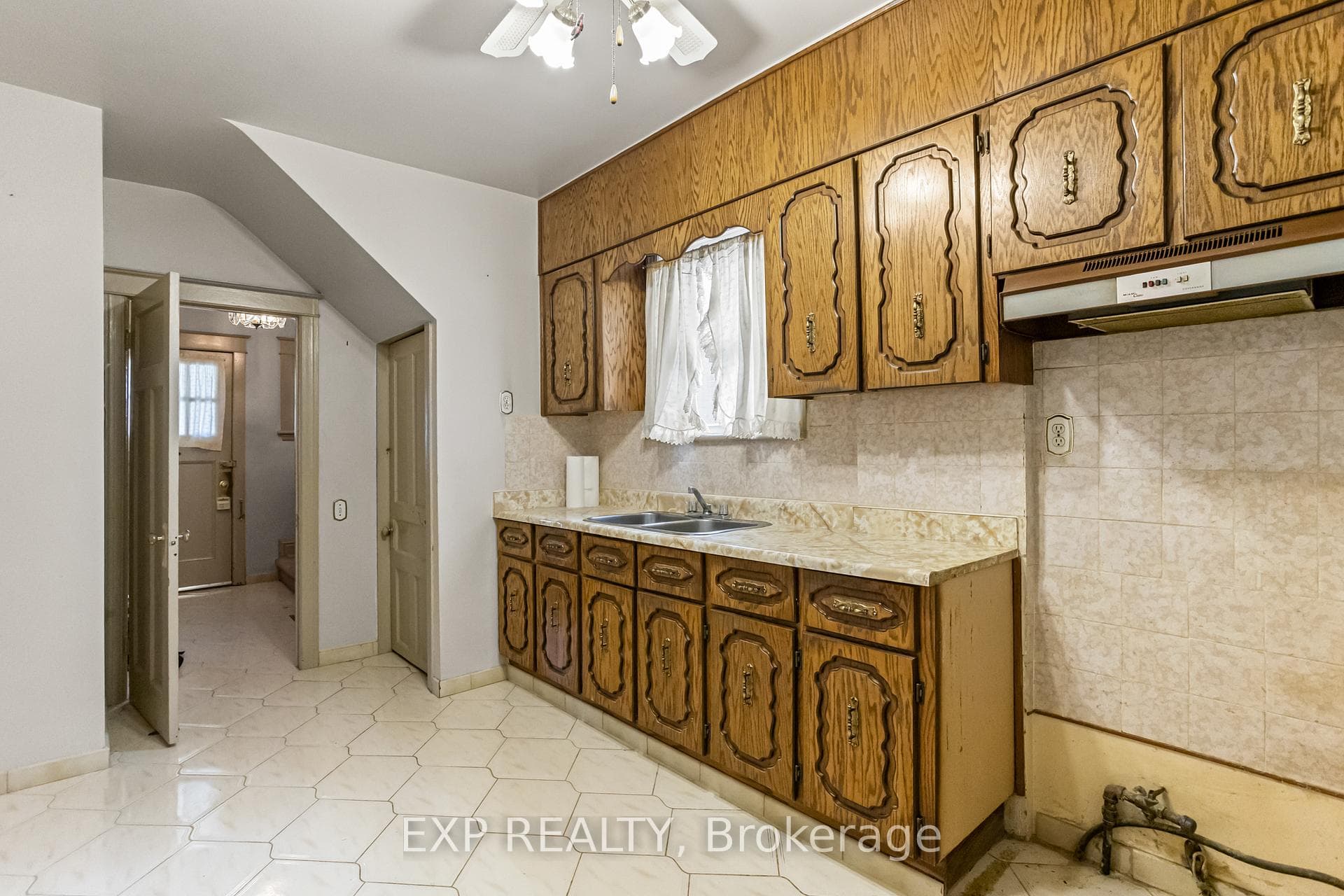 203 Balmoral Avenue photo 13