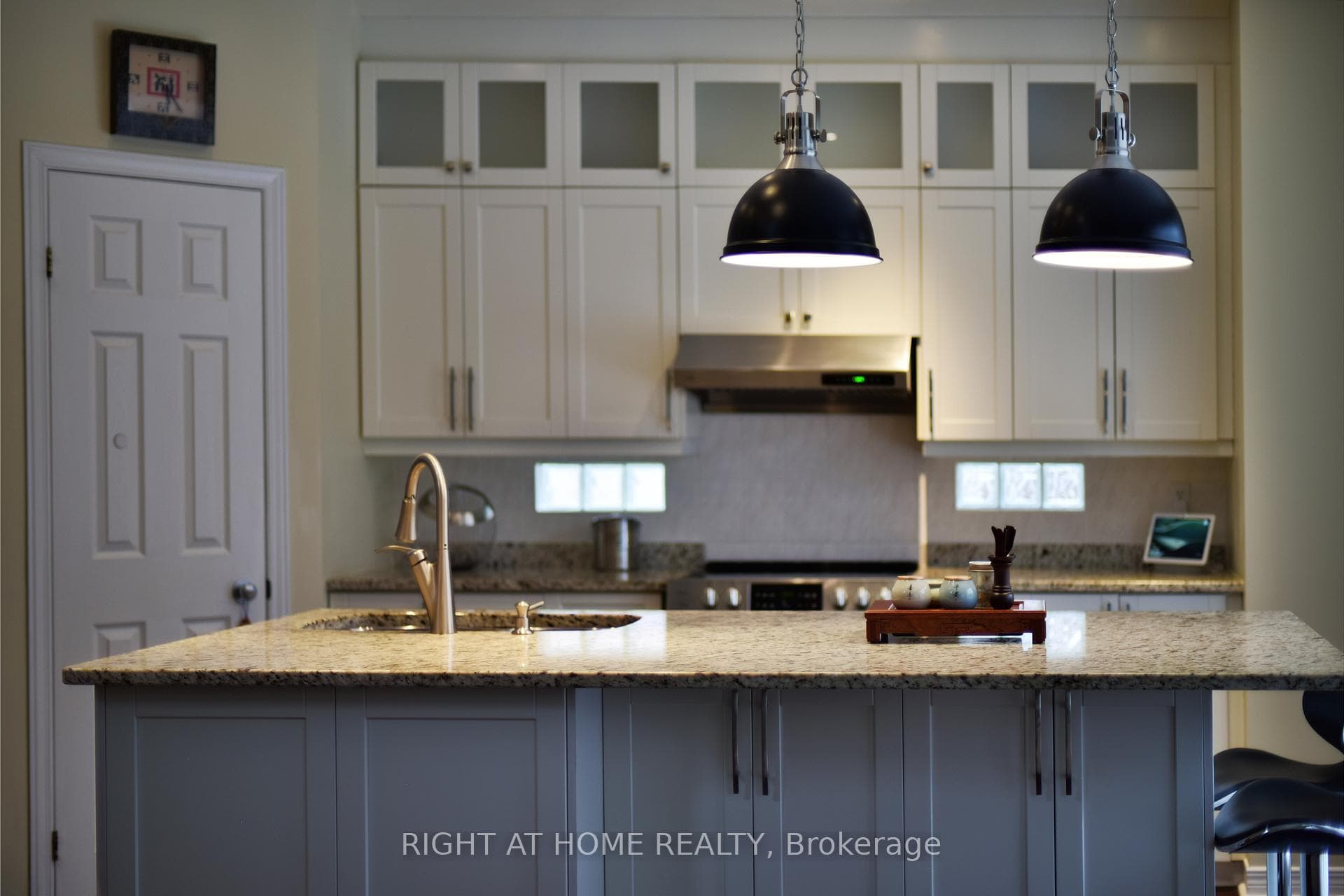 20 EVANSHEN Crescent photo 16
