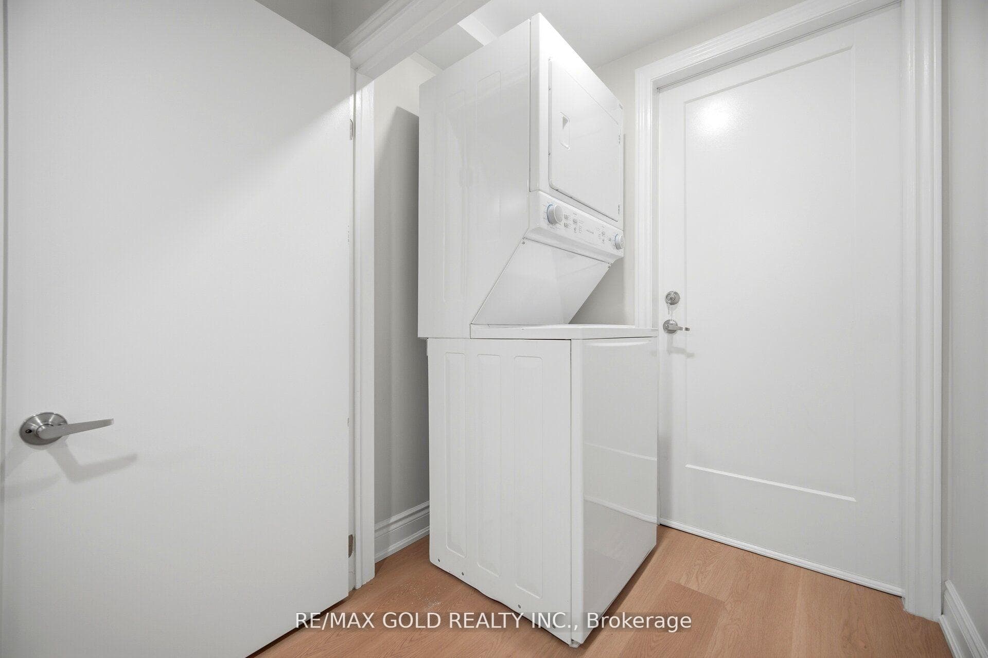 37 Lord Simcoe Drive photo 43