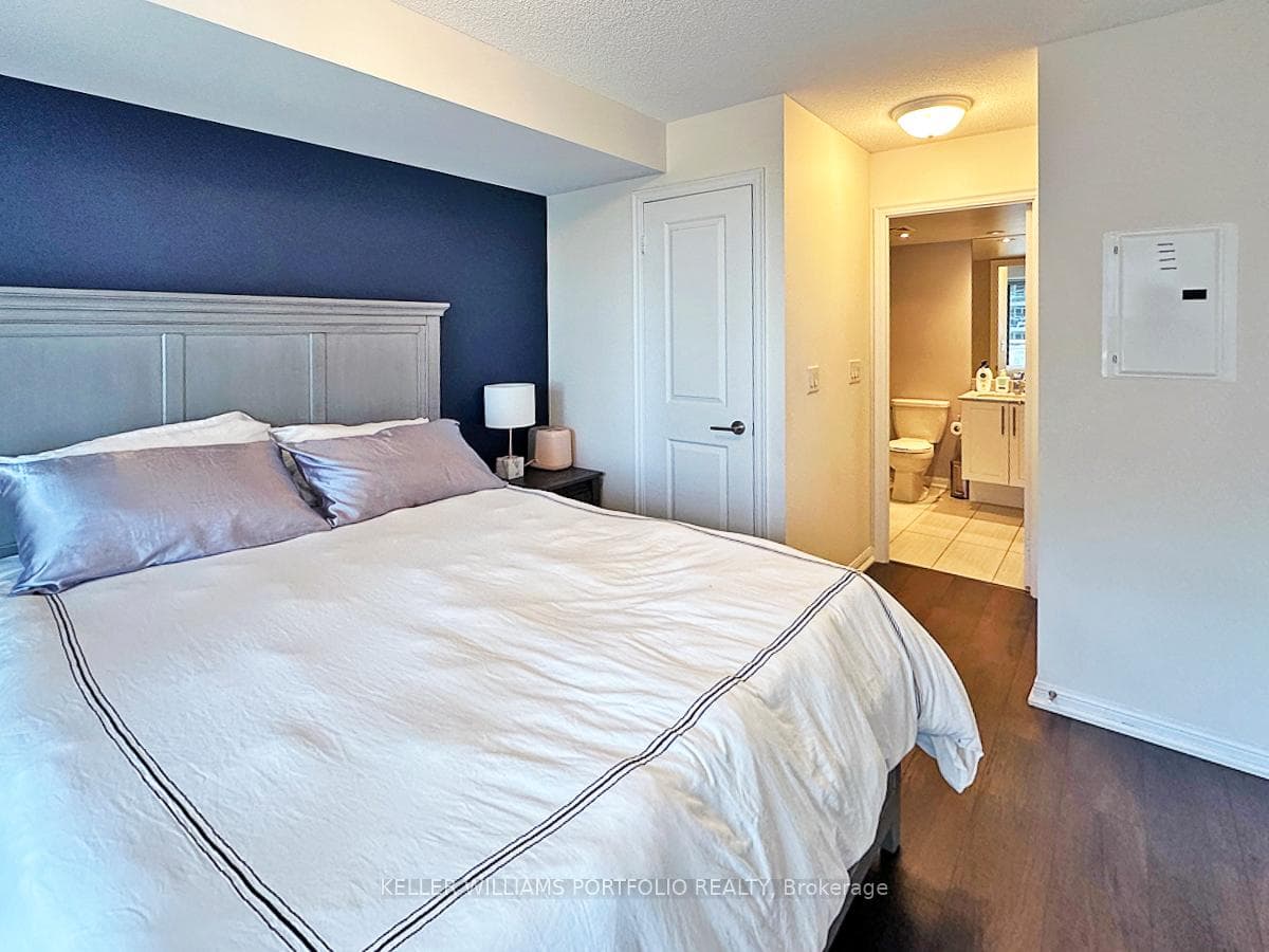 35 Bastion Street Unit 1512 photo 14