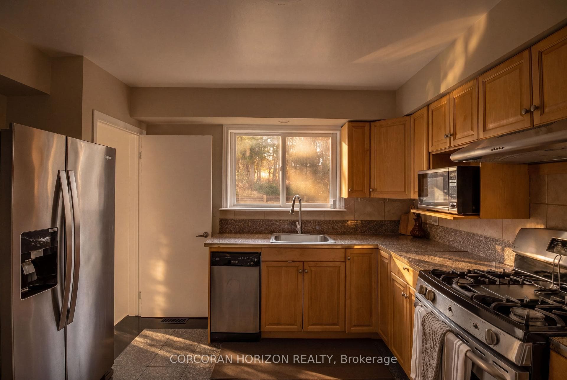 7226 Wellington Road photo 20