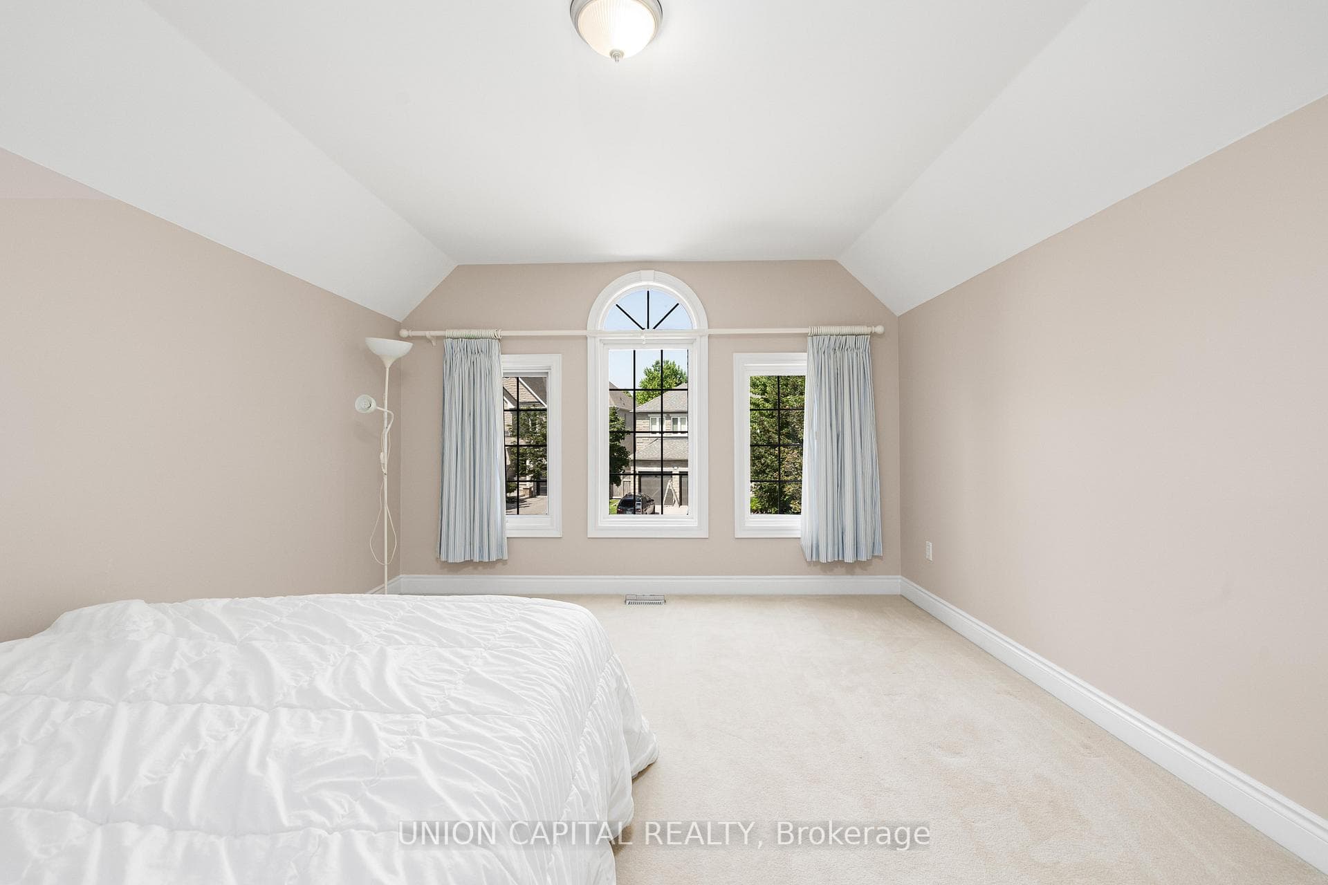 75 Langtry Place photo 28