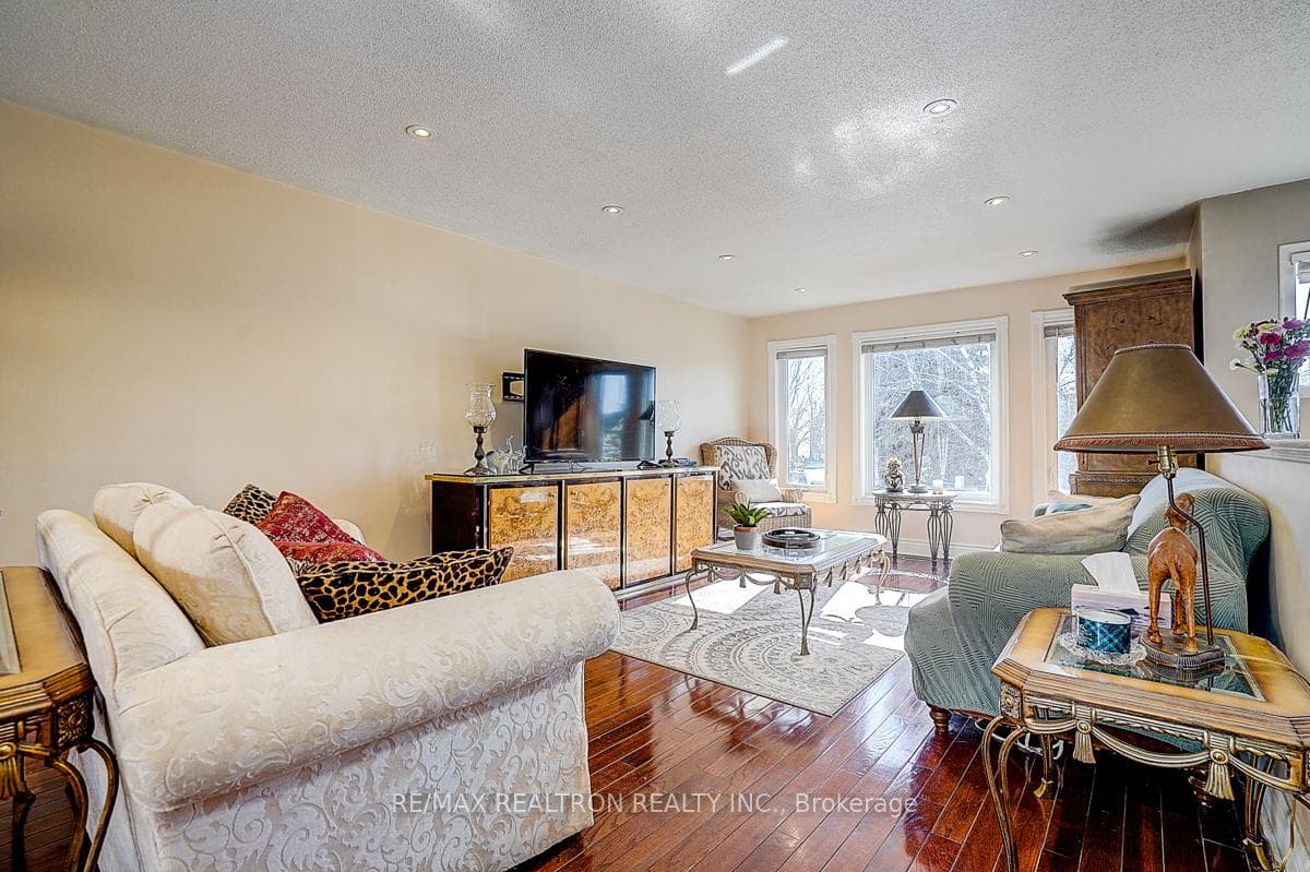 43 Kingsgate Crescent photo 4