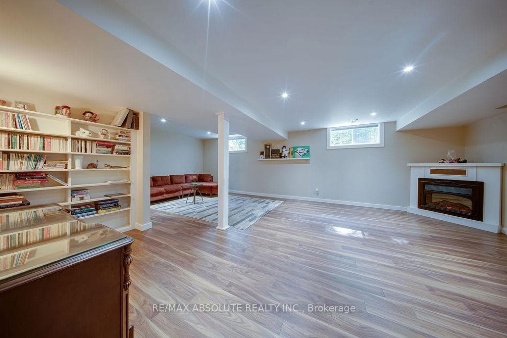 685 BOUNDARY Road photo 41