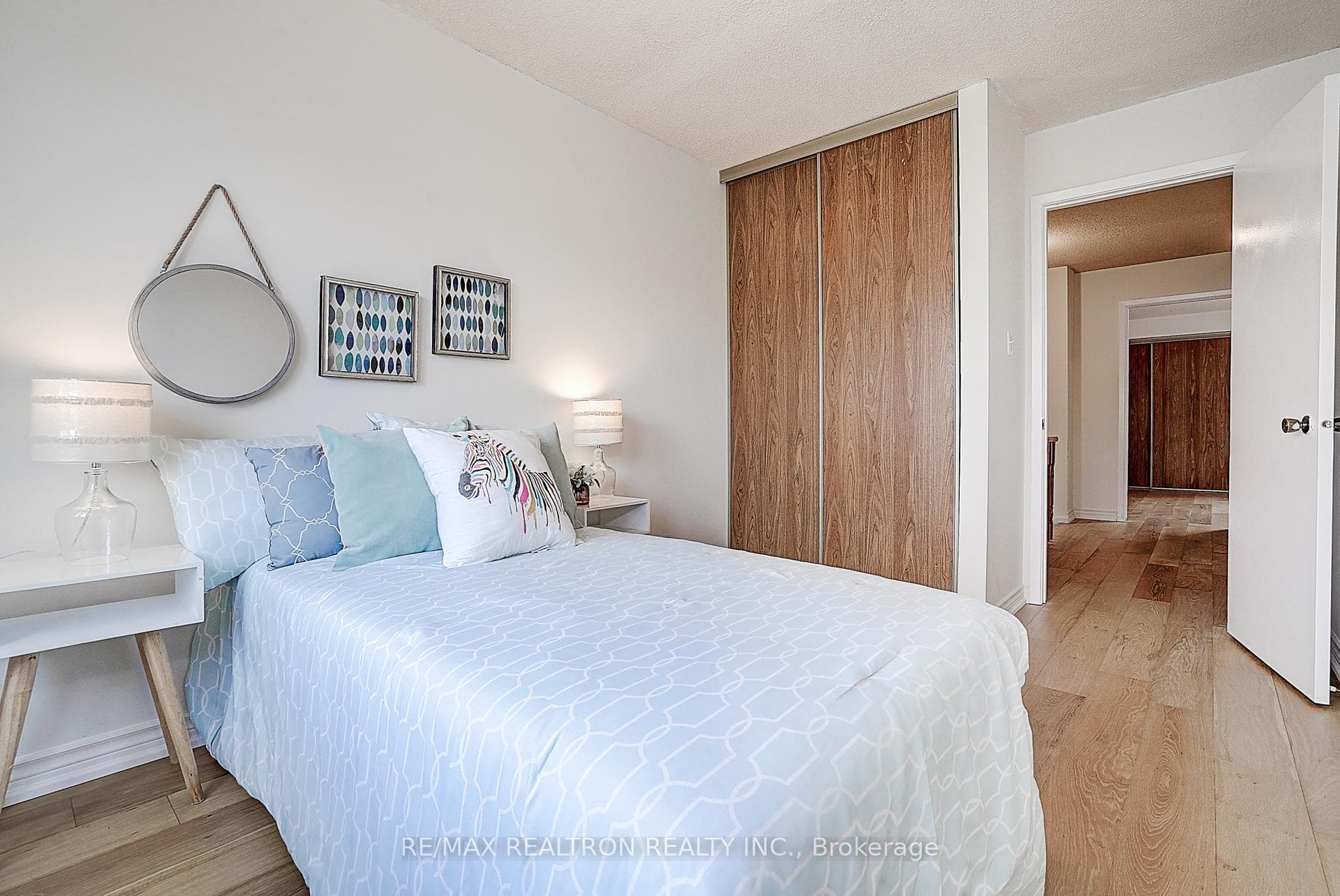 82 Carnival Court photo 32
