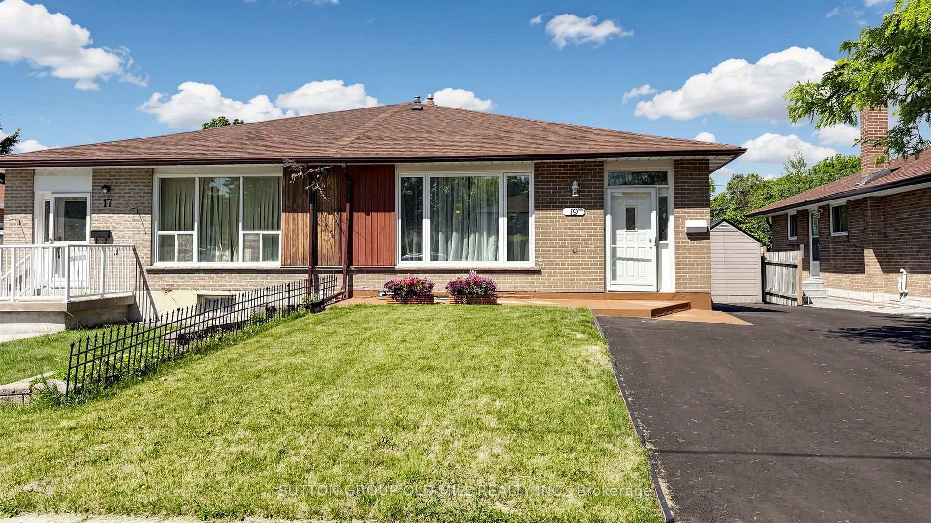 19 Ascot Avenue photo 3