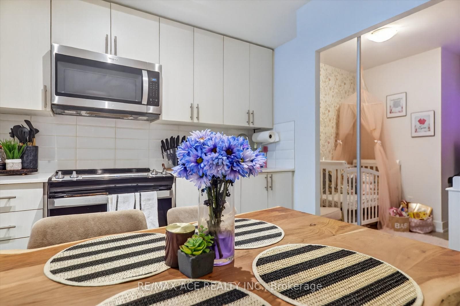 2550 Simcoe Street Unit 809 photo 28