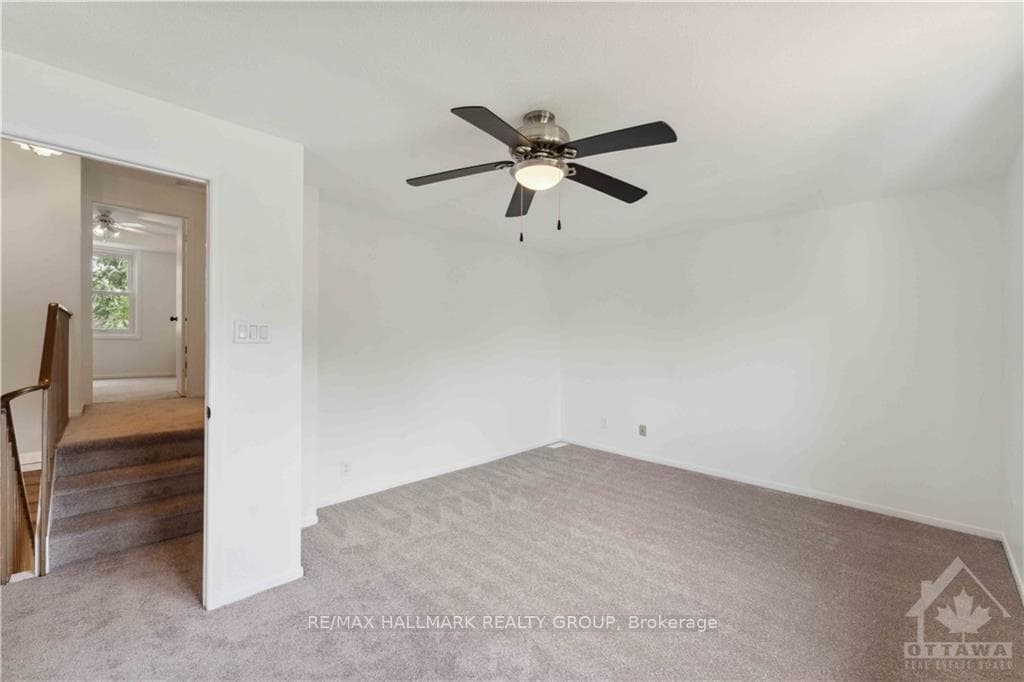 1742 LAMOUREUX Drive Unit A photo 18