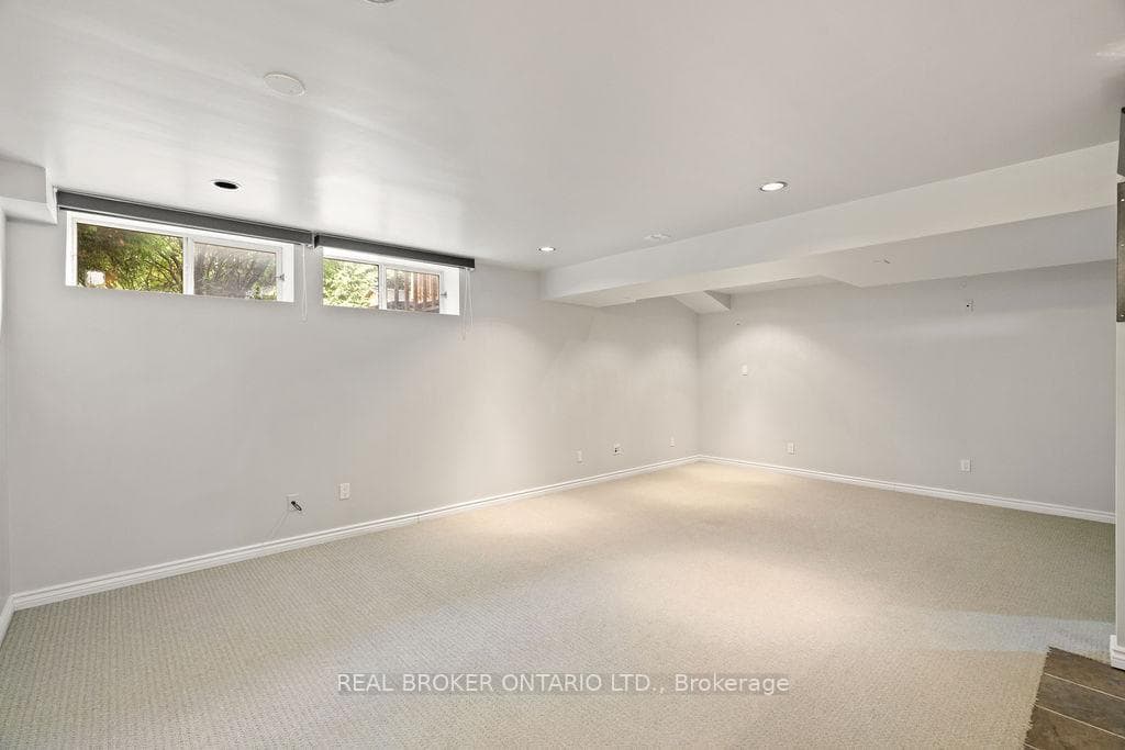 2 Sherring Crescent photo 25