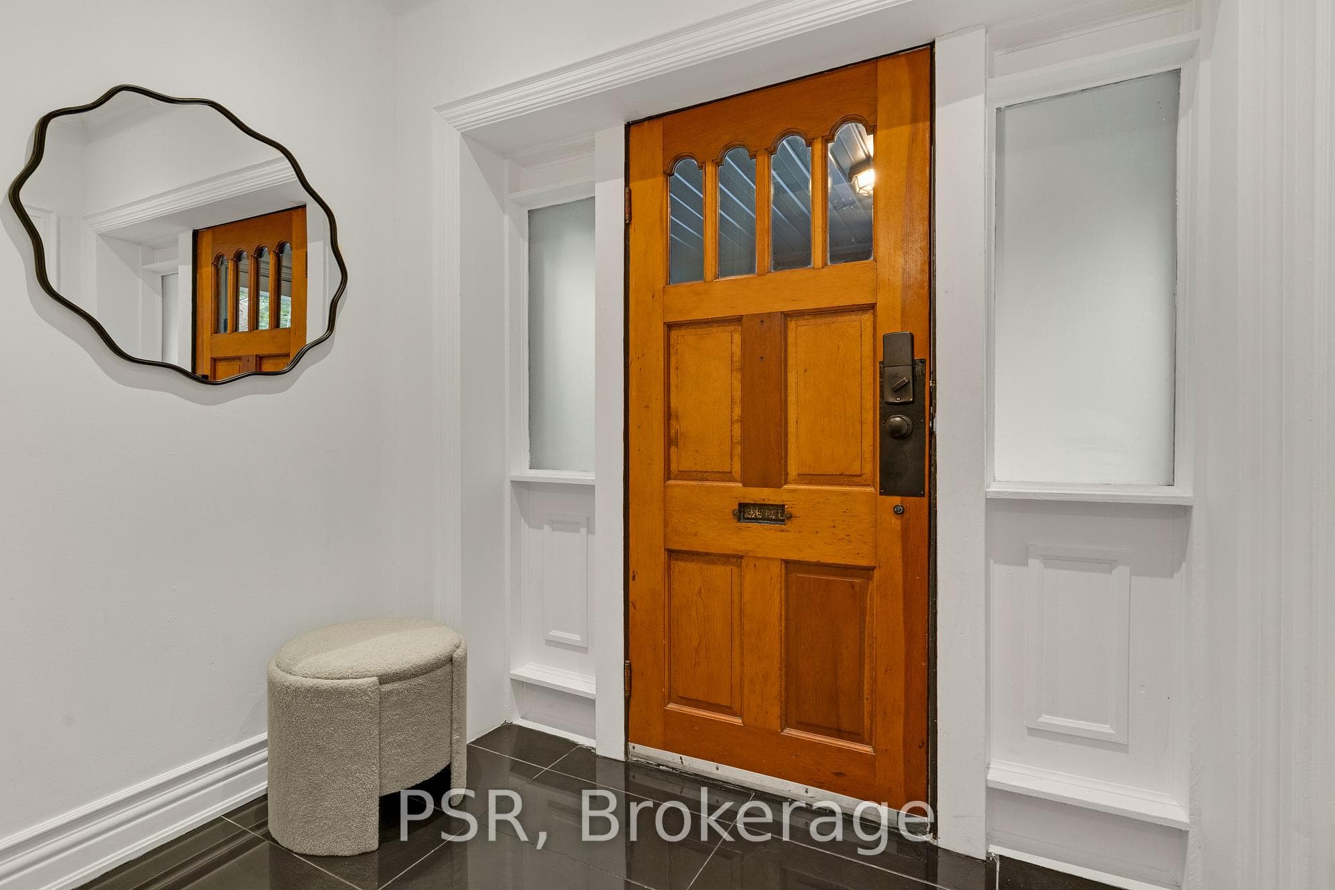 96 Hilton Avenue photo 4