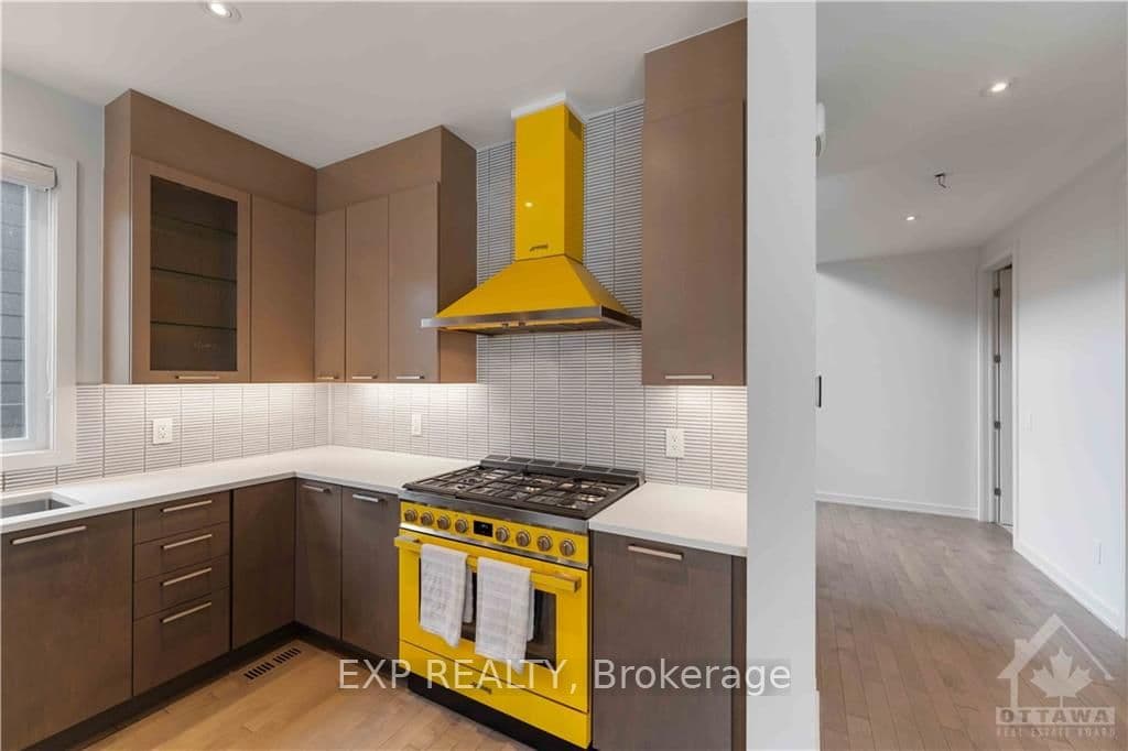 310 LONGWORTH Avenue photo 9