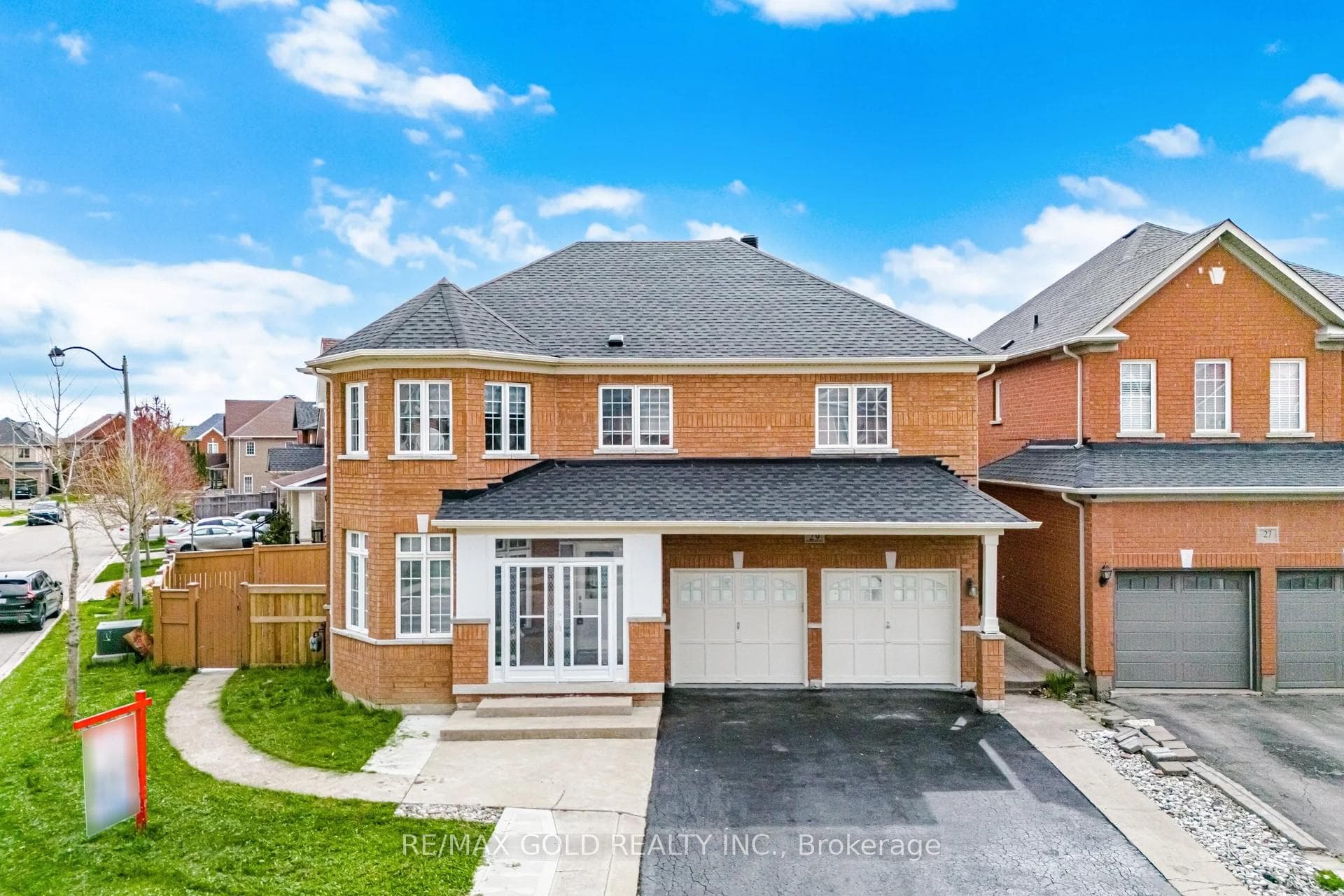 29 Laurentide Crescent photo 2