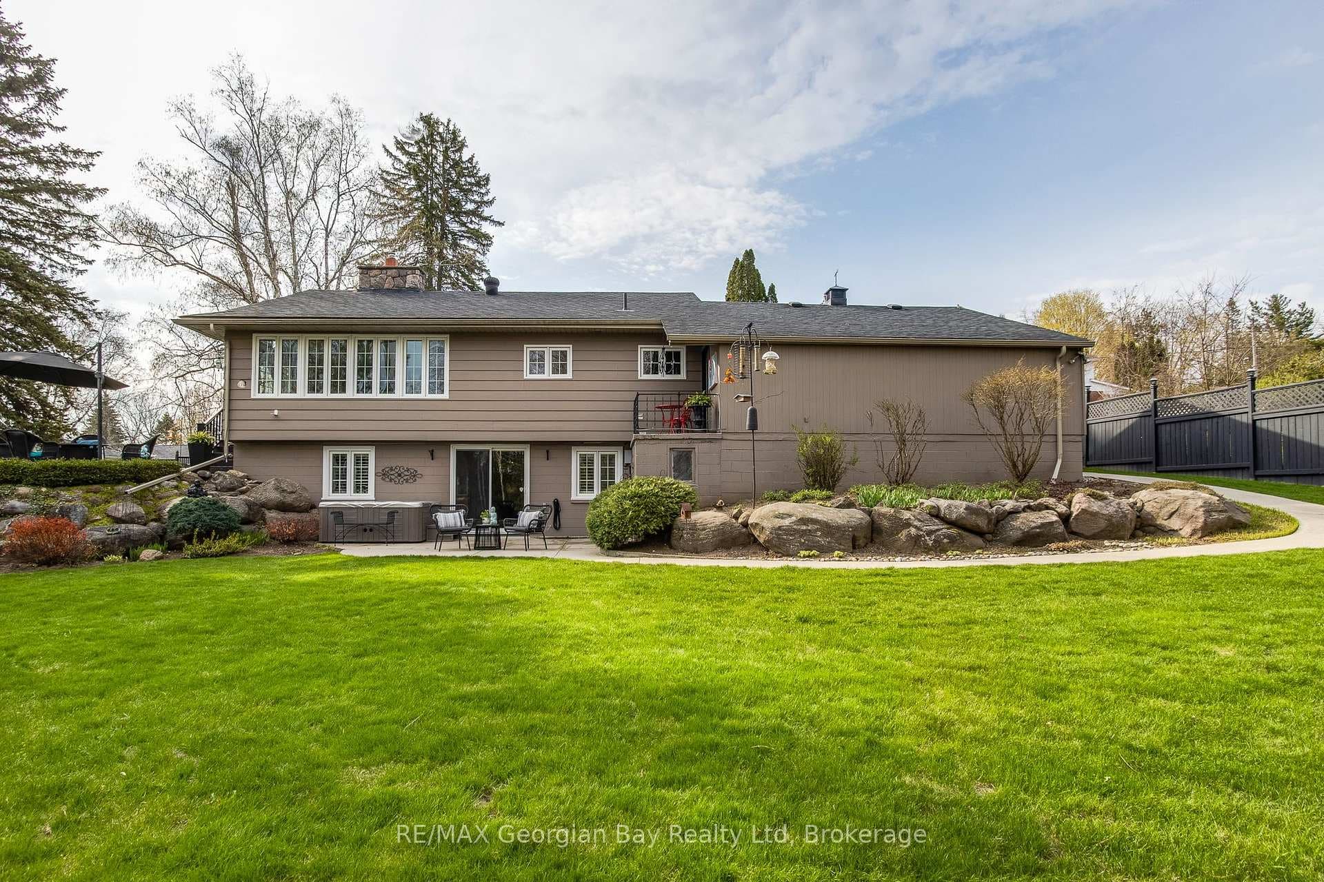 736 Victoria Street photo 43