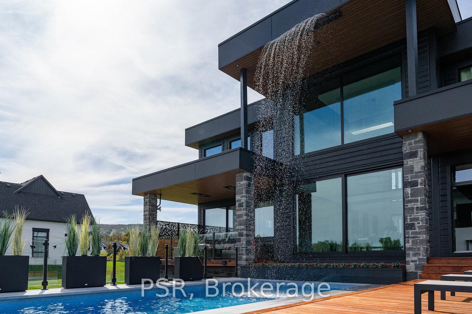 4 Raintree Court photo 2