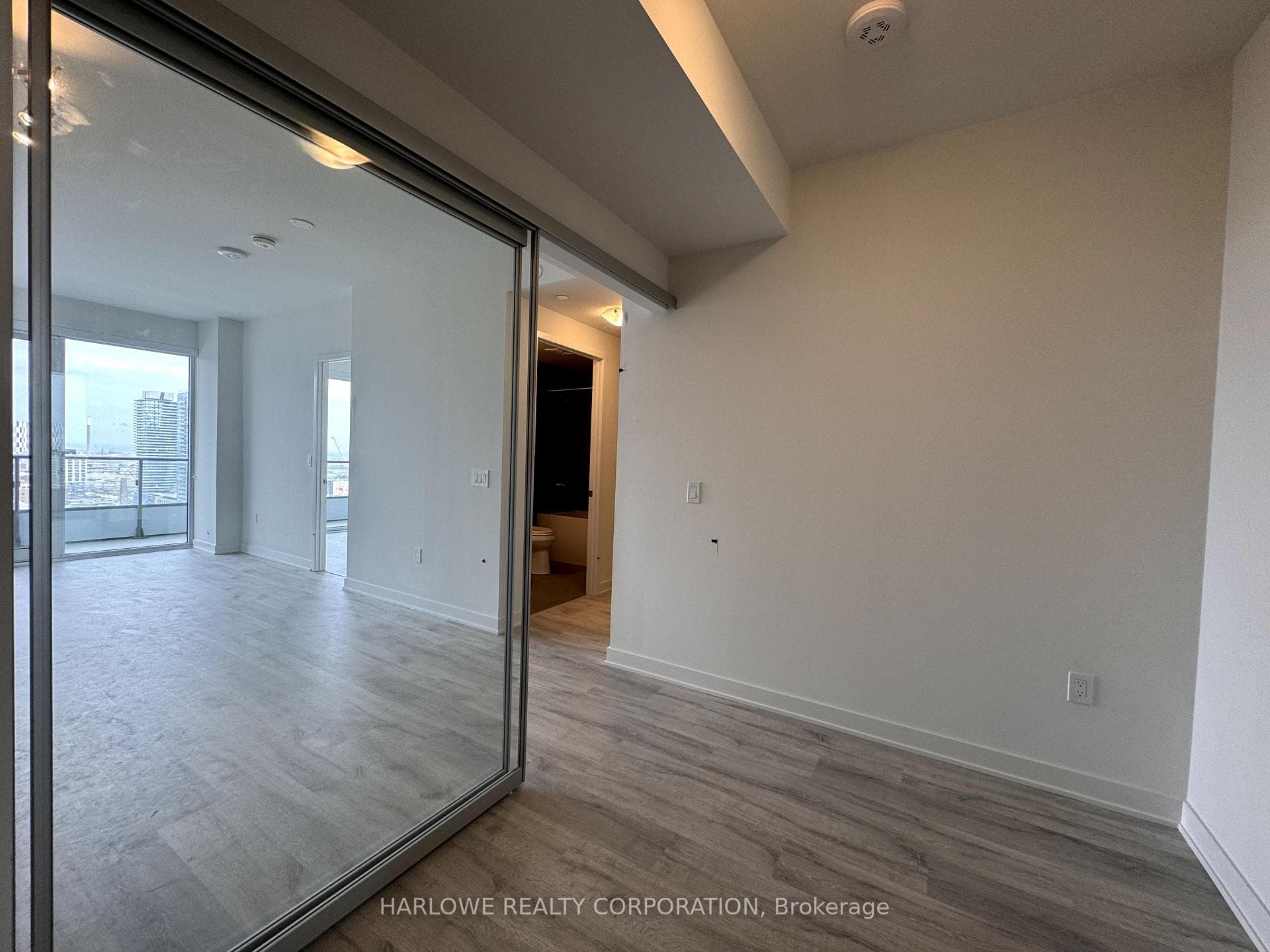 70 Princess Street Unit 2103 E photo 5