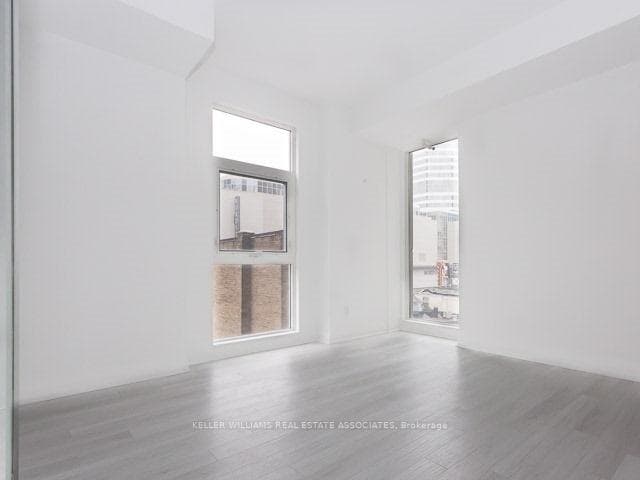 220 Victoria Street Unit 707 photo 9